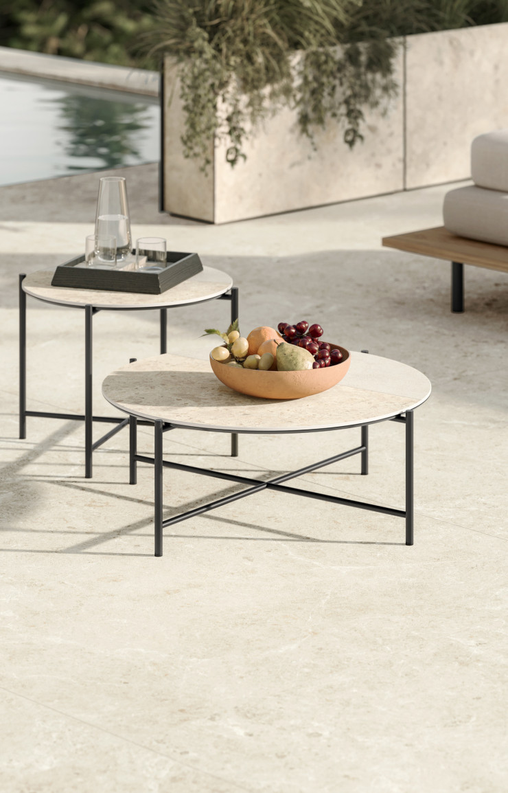 La collection « Nyra » d’Atlas Concorde explore la sensorialité du grès cérame à travers une esthétique vivante et tactile.