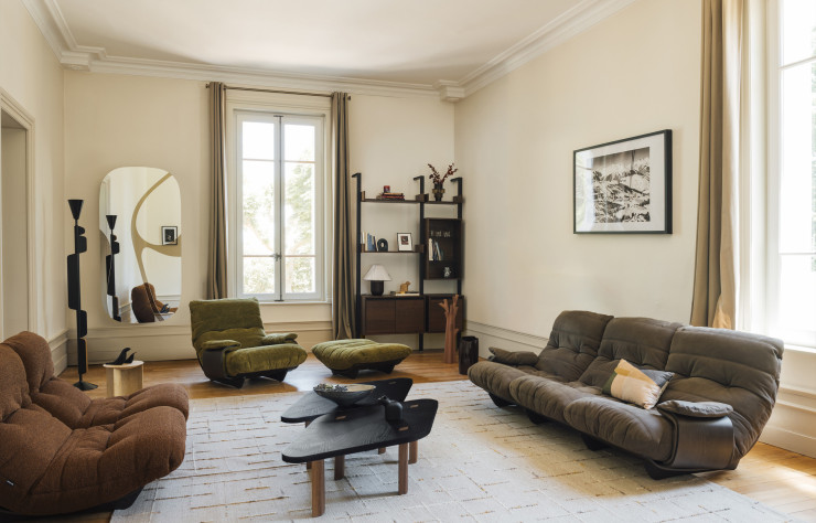 Pour la réédition de Marsala, signé Michel Ducaroy, Ligne Roset présente un modèle banquette (à gauche), un fauteuil et un pouf.
