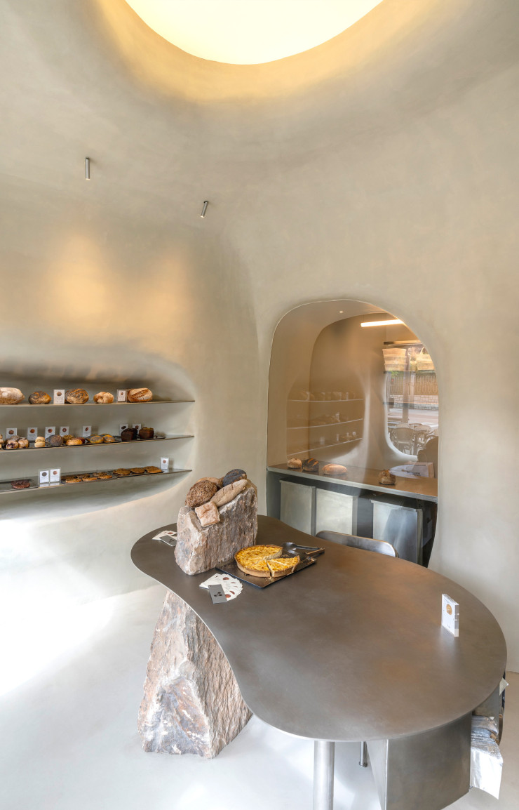 Dans le quartier de Chamberí, la boulangerie pâtisserie Fu.Ba (acronyme de Future Bakery) sans gluten et sans sucres ajoutés, ouverte par Fabián León, finaliste de la première édition de MasterChef España. La réalisation architecturale est signée du studio Insern Serra.