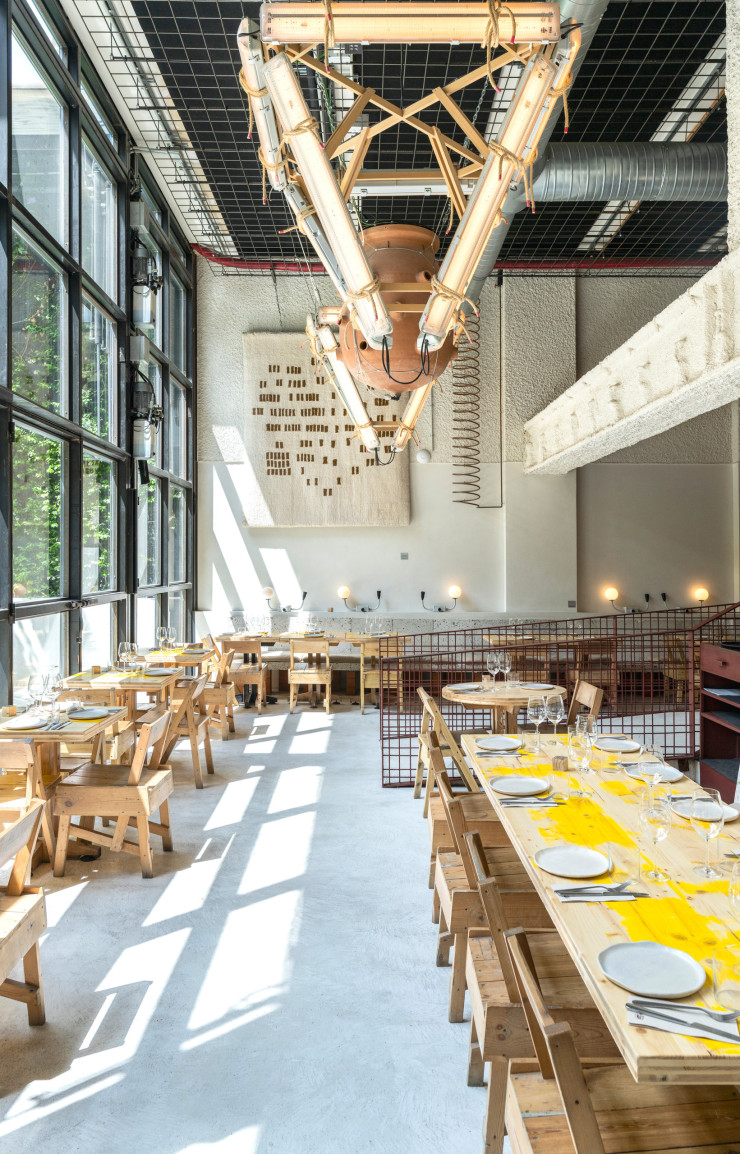 Le restaurant écoresponsable Mo de Movimiento, ouvert depuis 2020, dont l’aménagement, réalisé exclusivement en matériaux de réemploi, est signé Lucas Muñoz Muñoz.