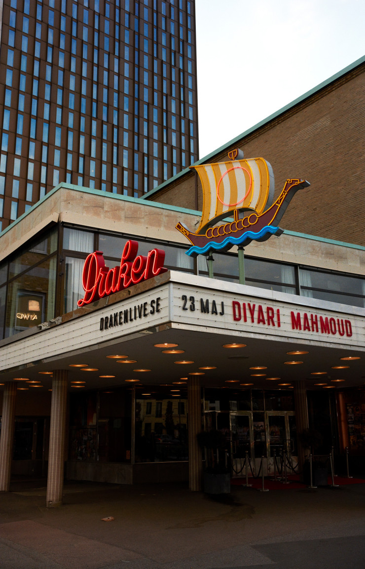 À Göteborg, le Clarion Hotel Draken surplombe le cinéma historique, conservé et transformé en salle de spectacle baptisée Draken Live.
