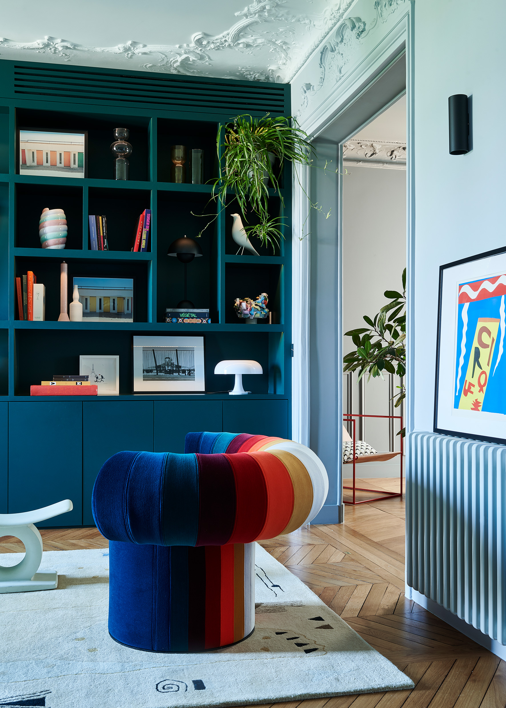 Visite privée : la couleur au coeur d'un appartement Haussmannien au style  Art Déco