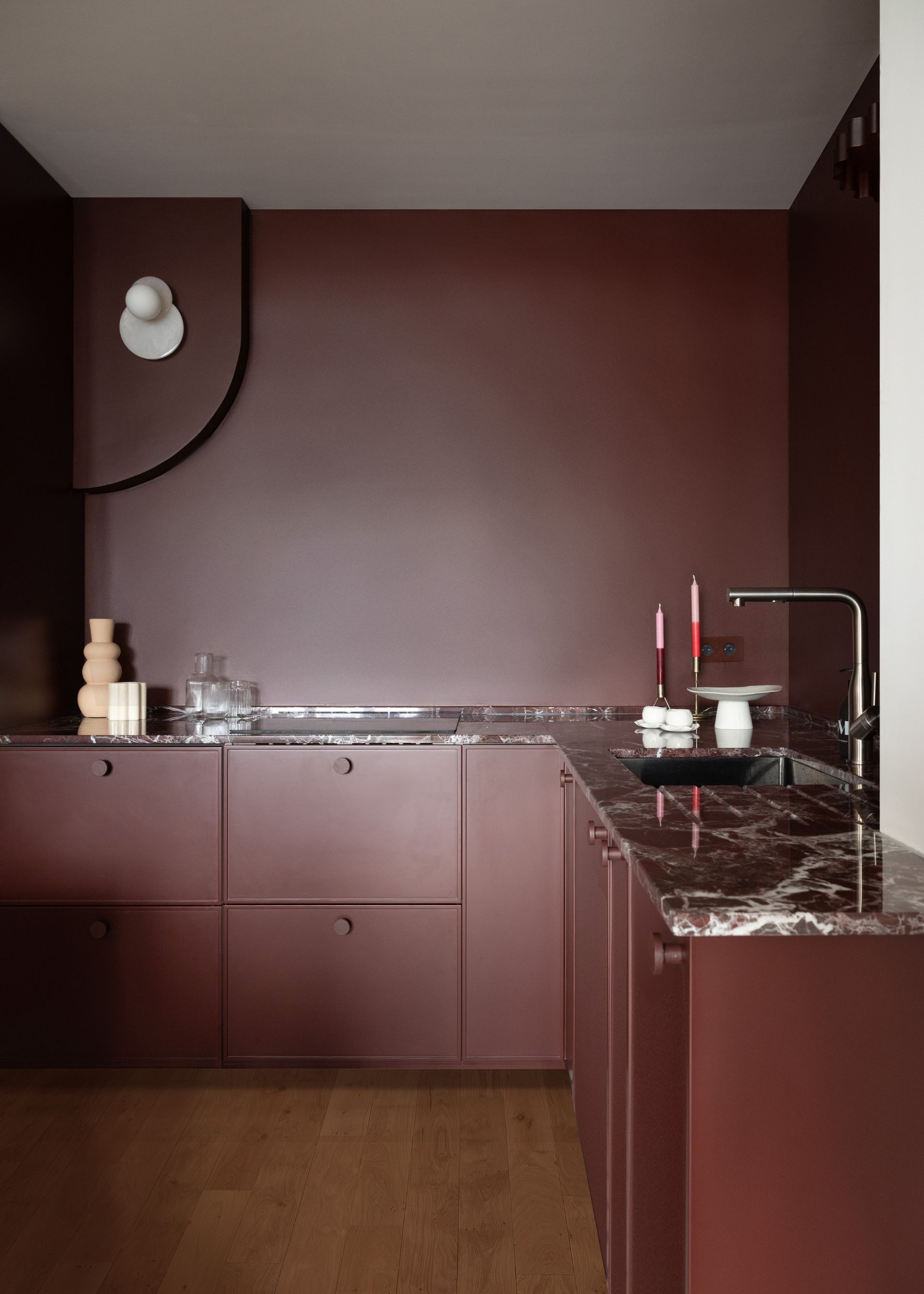 Oserez-vous faire de votre cuisine un lieu où la couleur est reine ? Les marques misent sur cette tendance qui redonne du peps à cet espace, 2024 - IDEAT