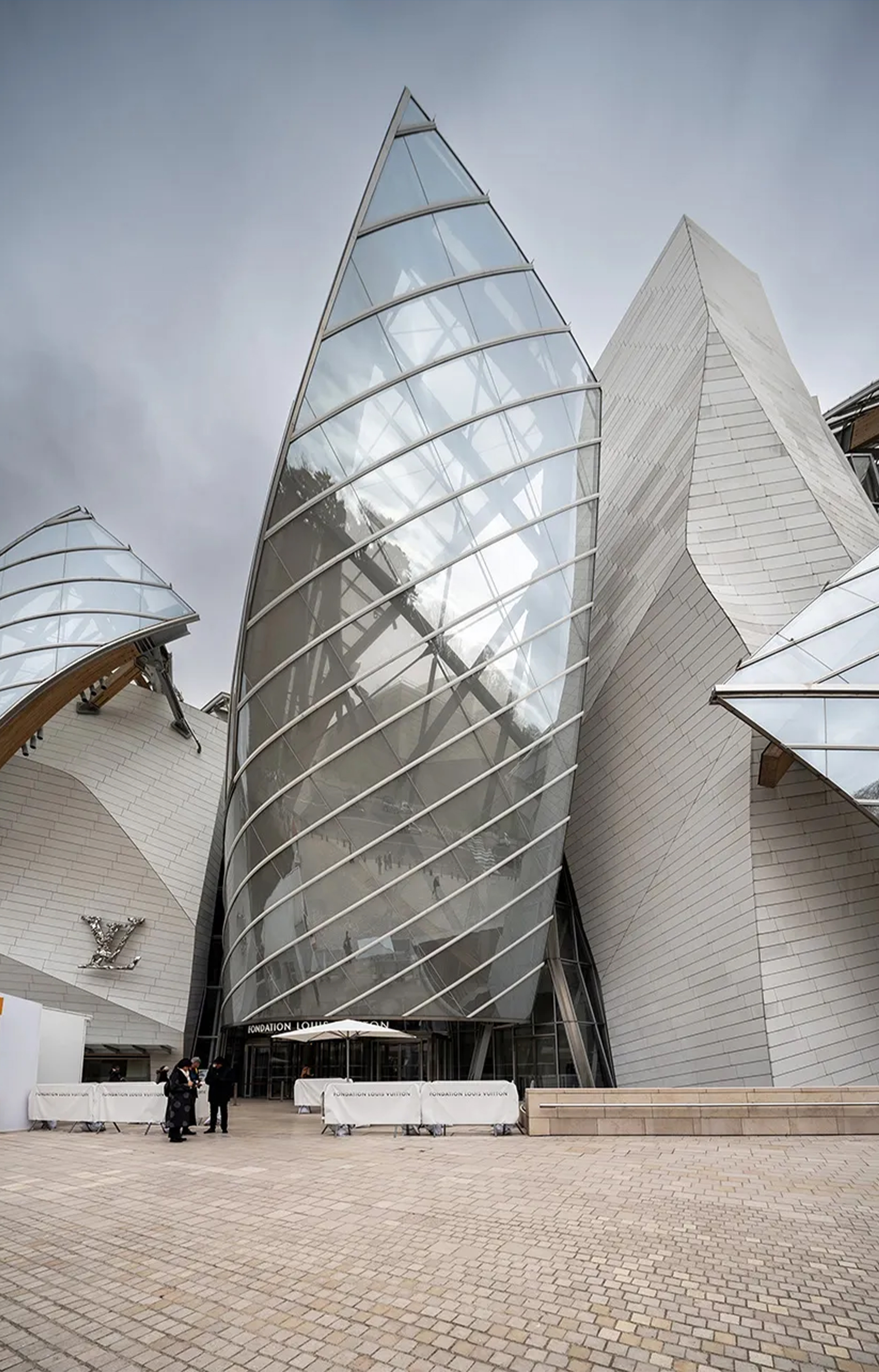 5 musées au design intersidéral - quand l’art s’expose dans des vaisseaux spatiaux - IDEAT - Fondation Louis Vuitton