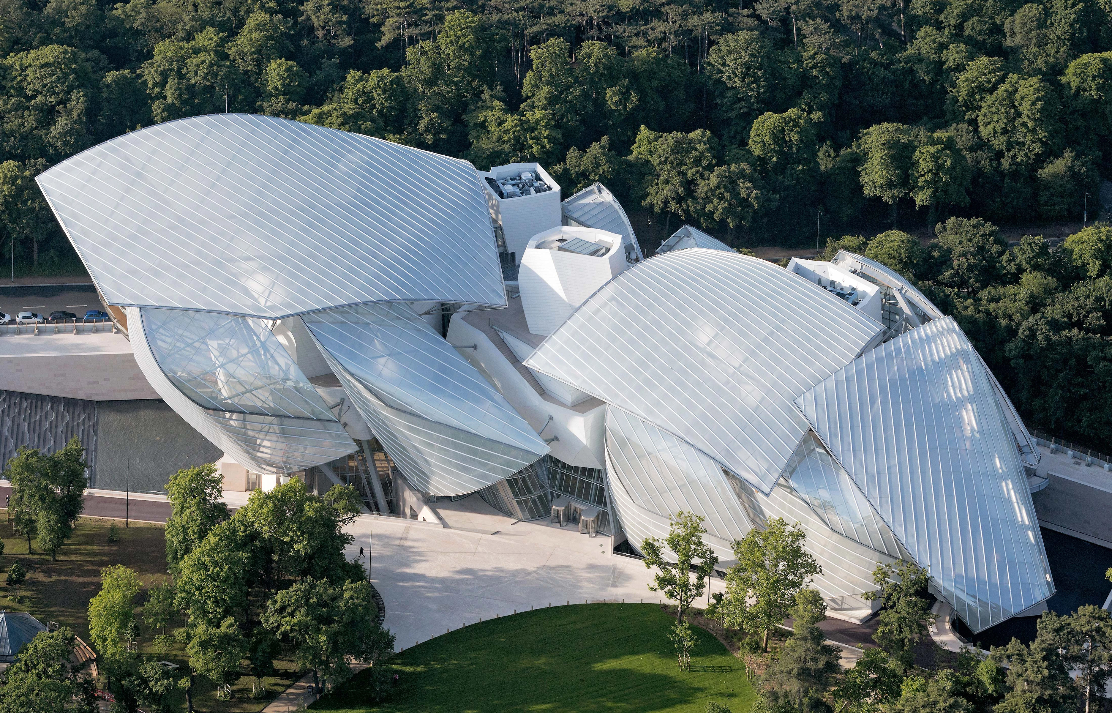 5 musées au design intersidéral - quand l’art s’expose dans des vaisseaux spatiaux - IDEAT - Fondation Louis Vuitton