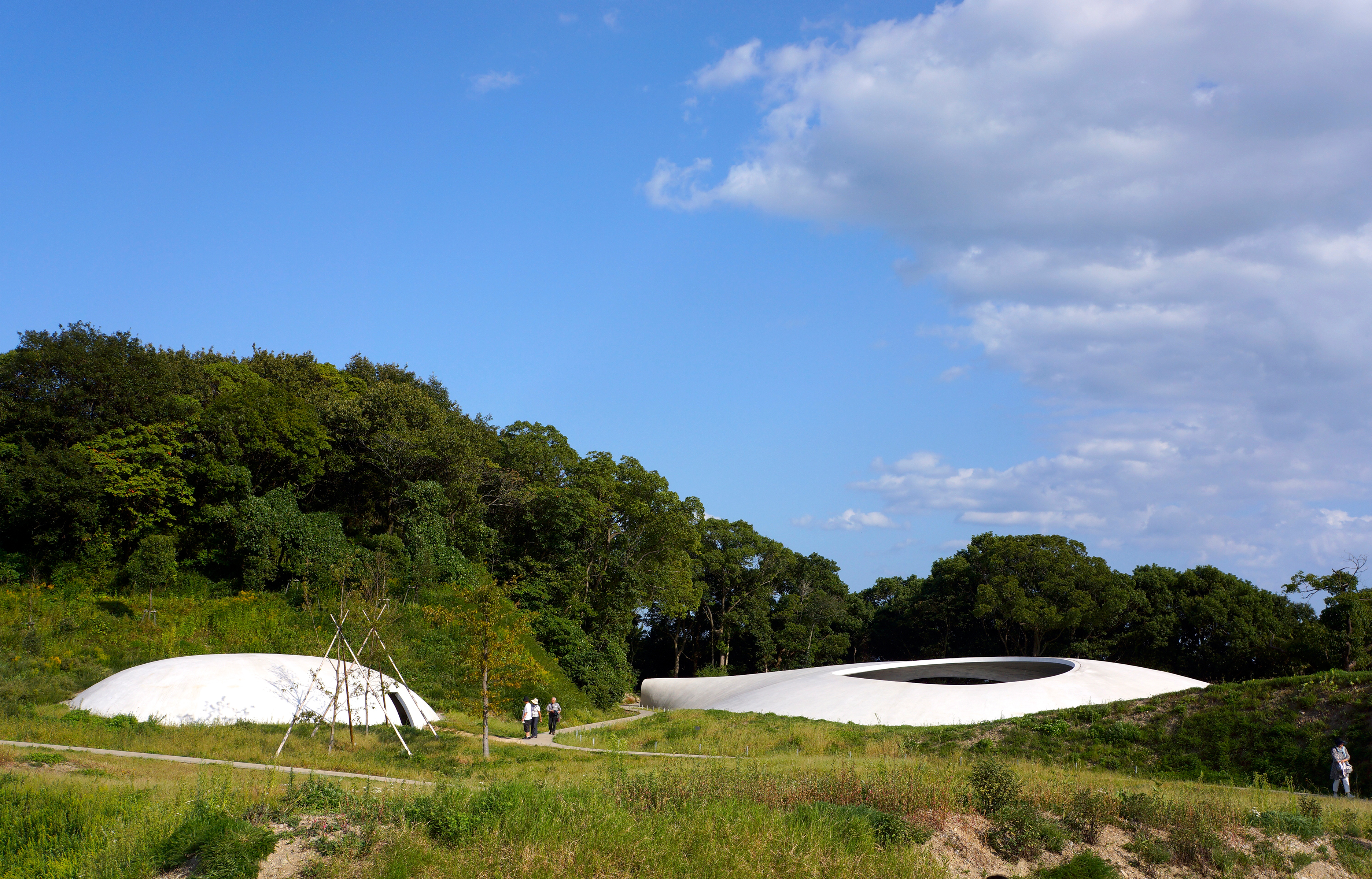 5 musées au design intersidéral - quand l’art s’expose dans des vaisseaux spatiaux - IDEAT - Teshima Art Museum