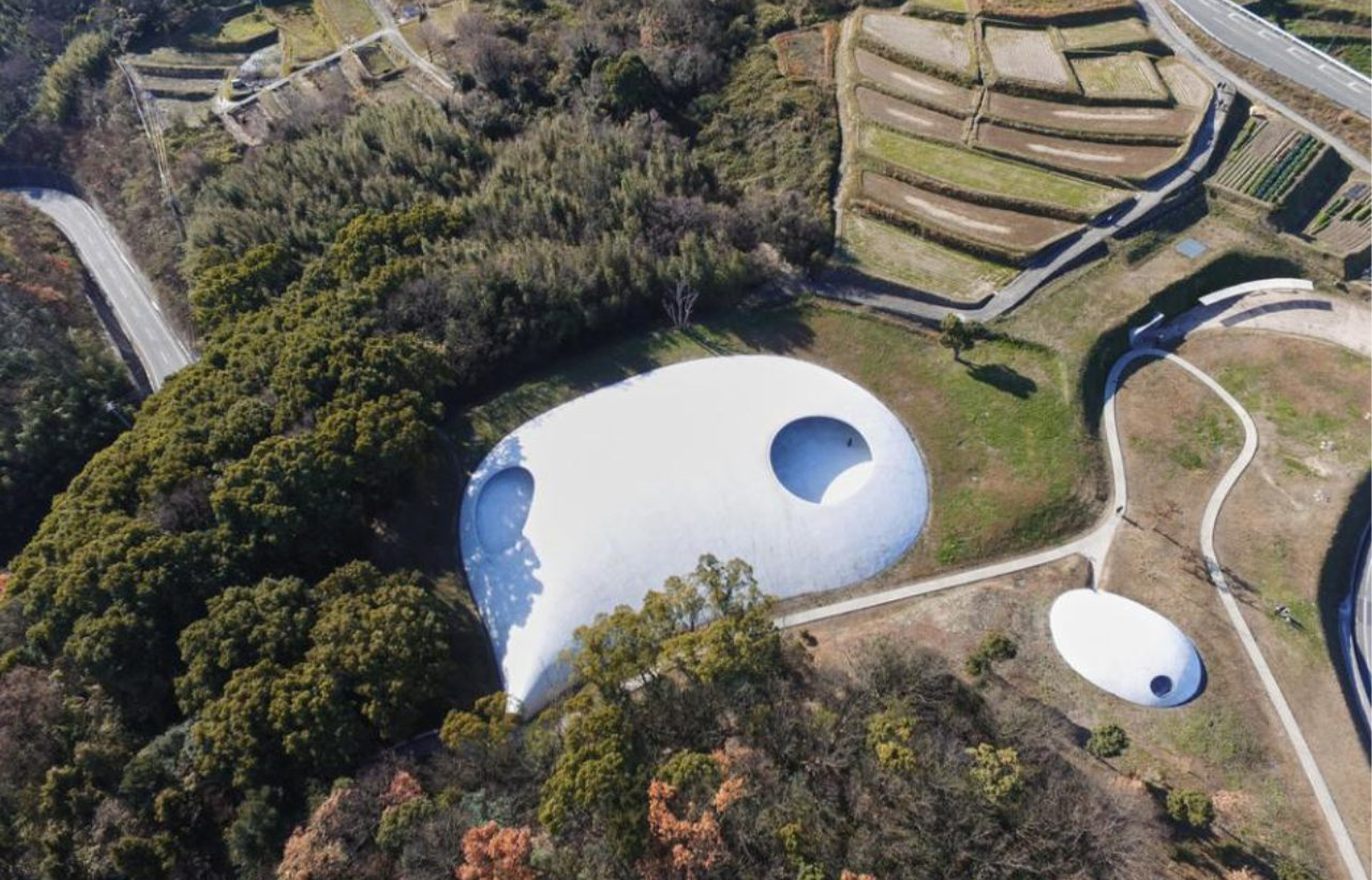 5 musées au design intersidéral - quand l’art s’expose dans des vaisseaux spatiaux - IDEAT - Teshima Art Museum