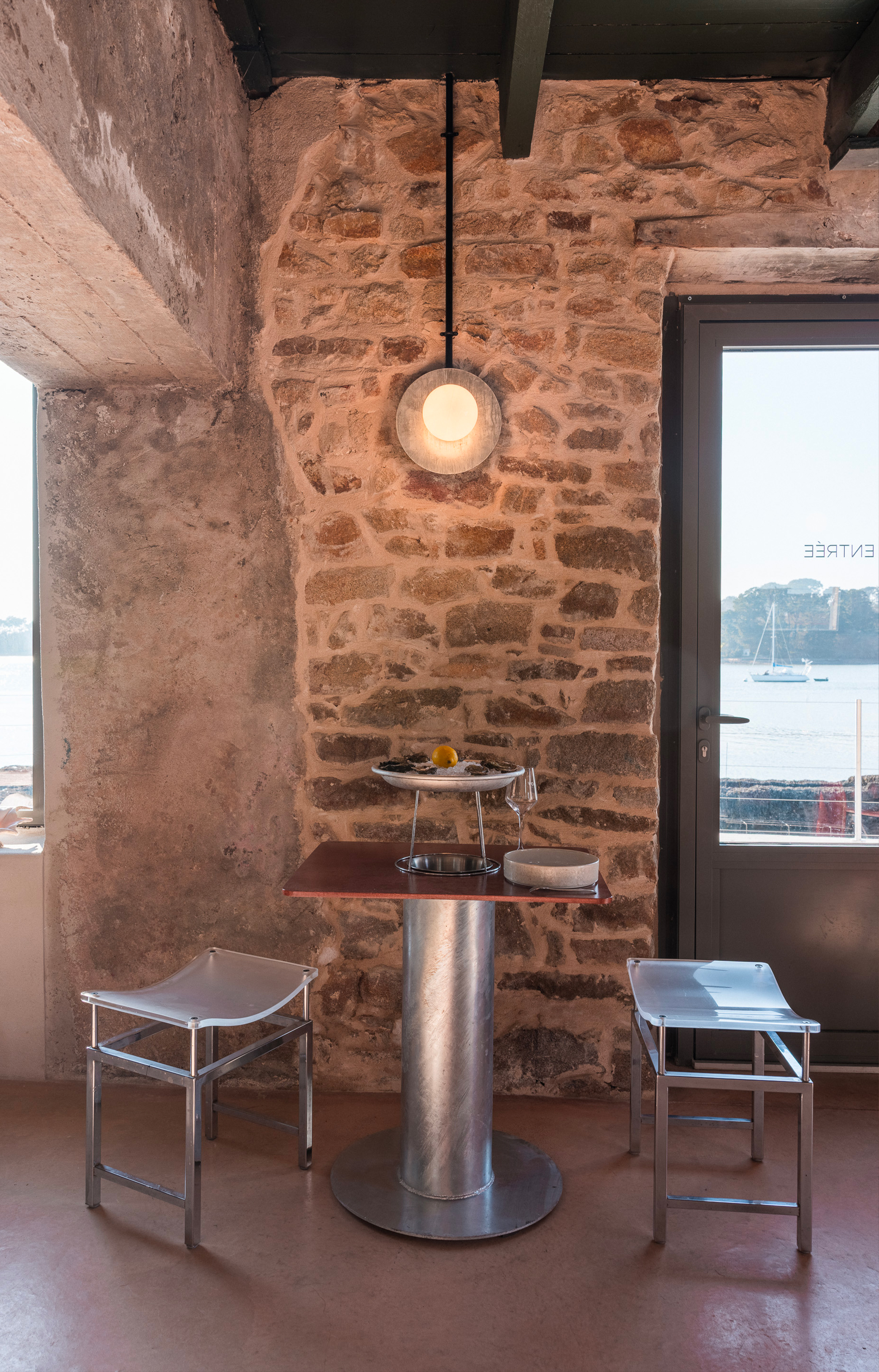 À Baden, un ancien atelier ostréicole devient un bar à huitres poétique - IDEAT
