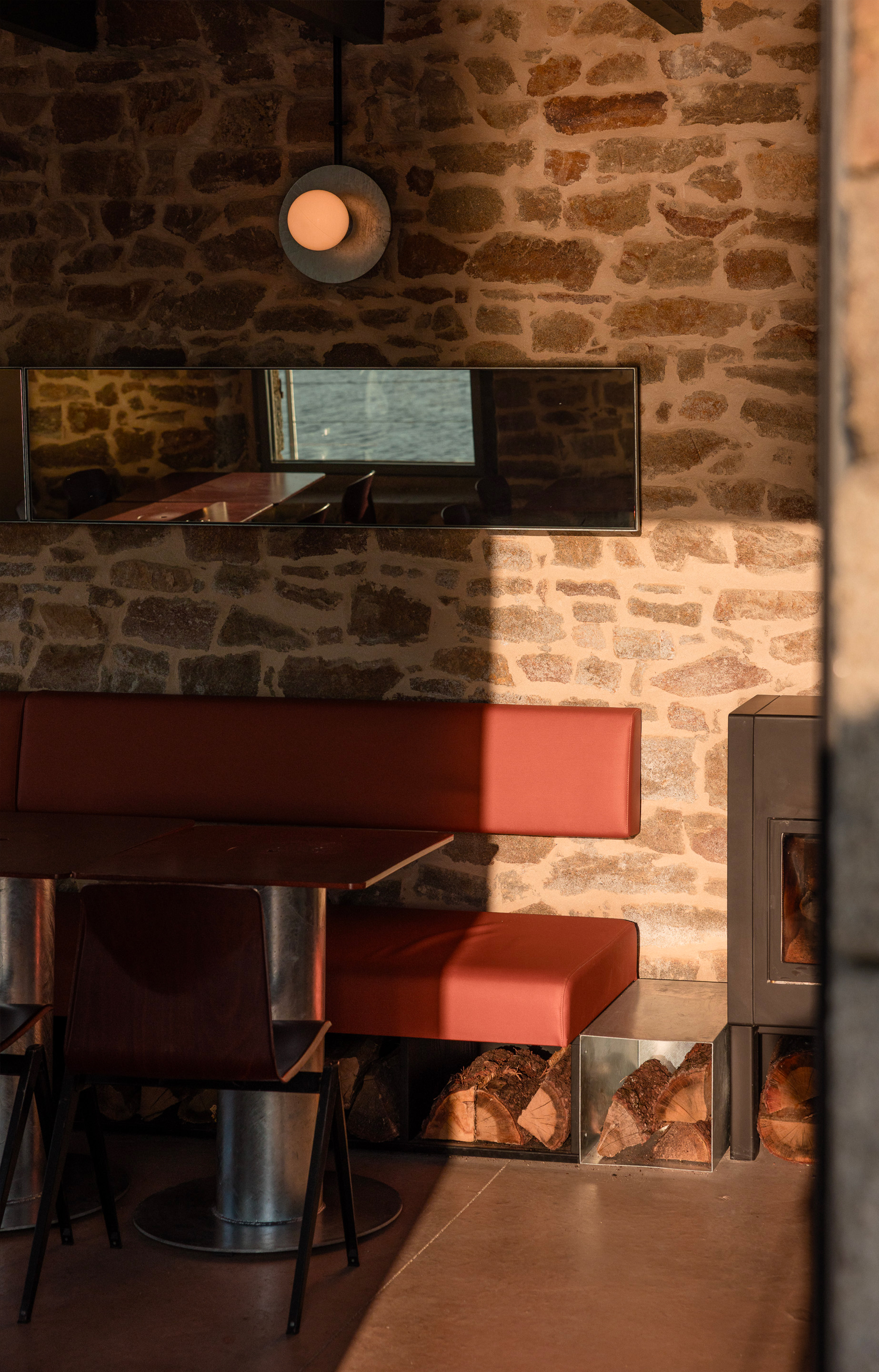 À Baden, un ancien atelier ostréicole devient un bar à huitres poétique - IDEAT