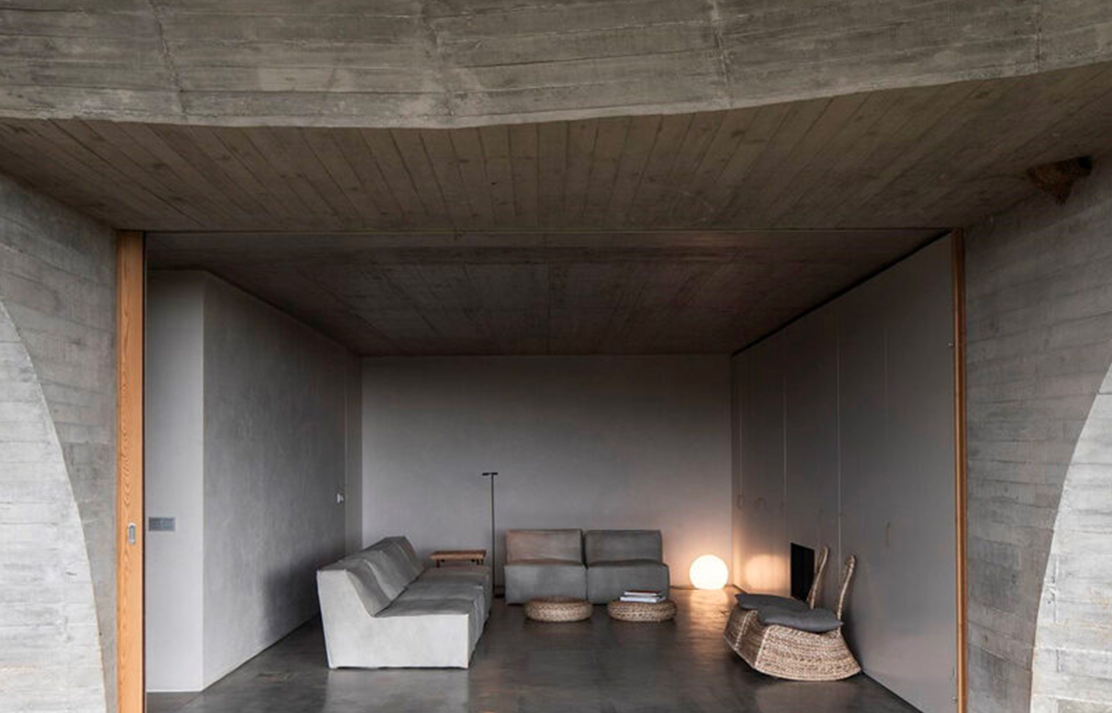 La Casa na Terra, située dans la région de l’Alentejo, au Portugal, imaginée par l’architecte Manuel Aires Mateus - IDEAT