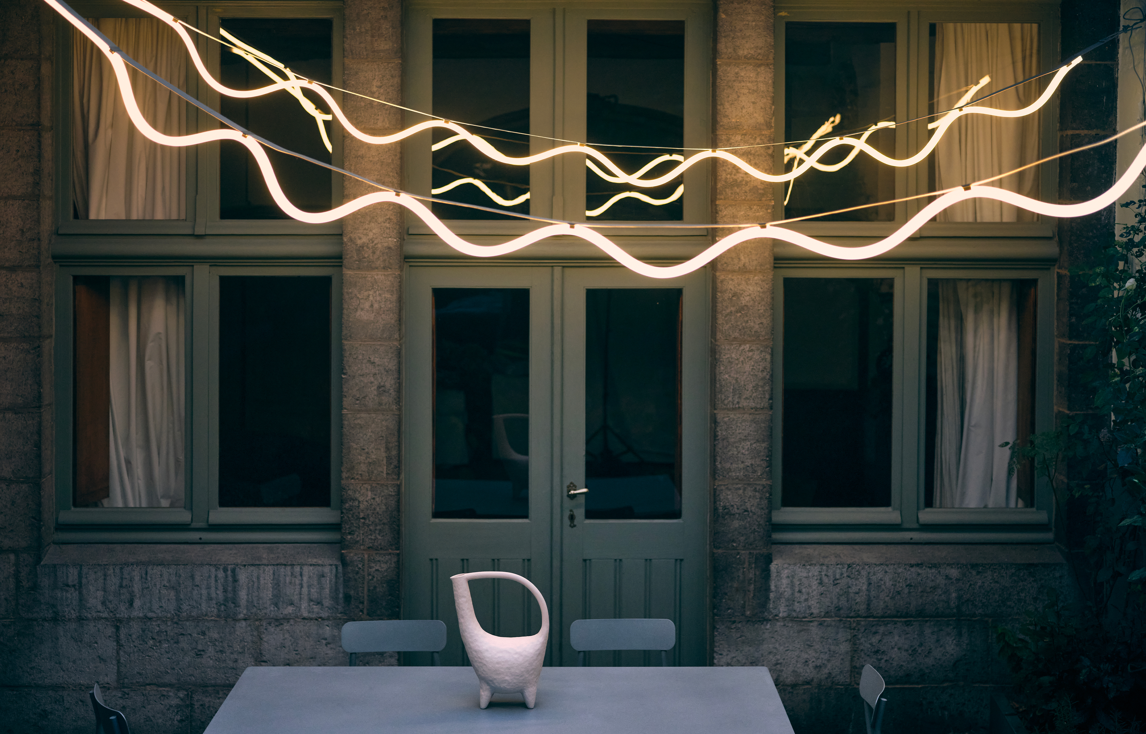 Le serpent, totem d’une année sous haute tension créative - IDEAT