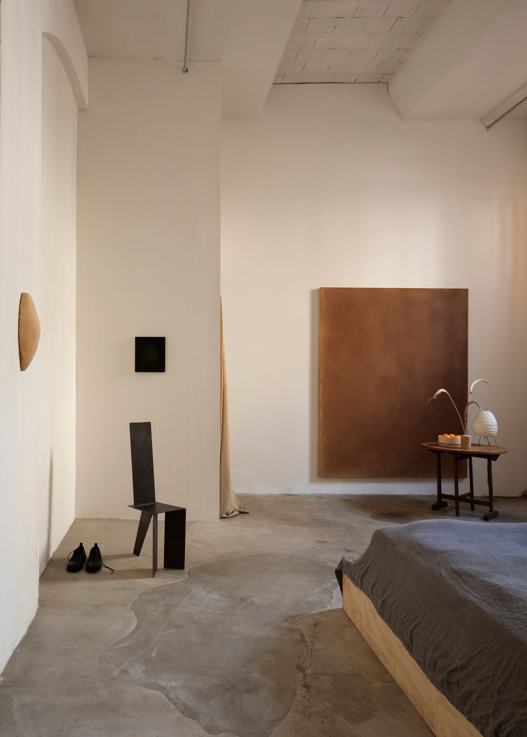 Dans sa maison-atelier, Leonardo Anker Vandal exprime son intérêt pour l’art en général, et pour l’art brut en particulier