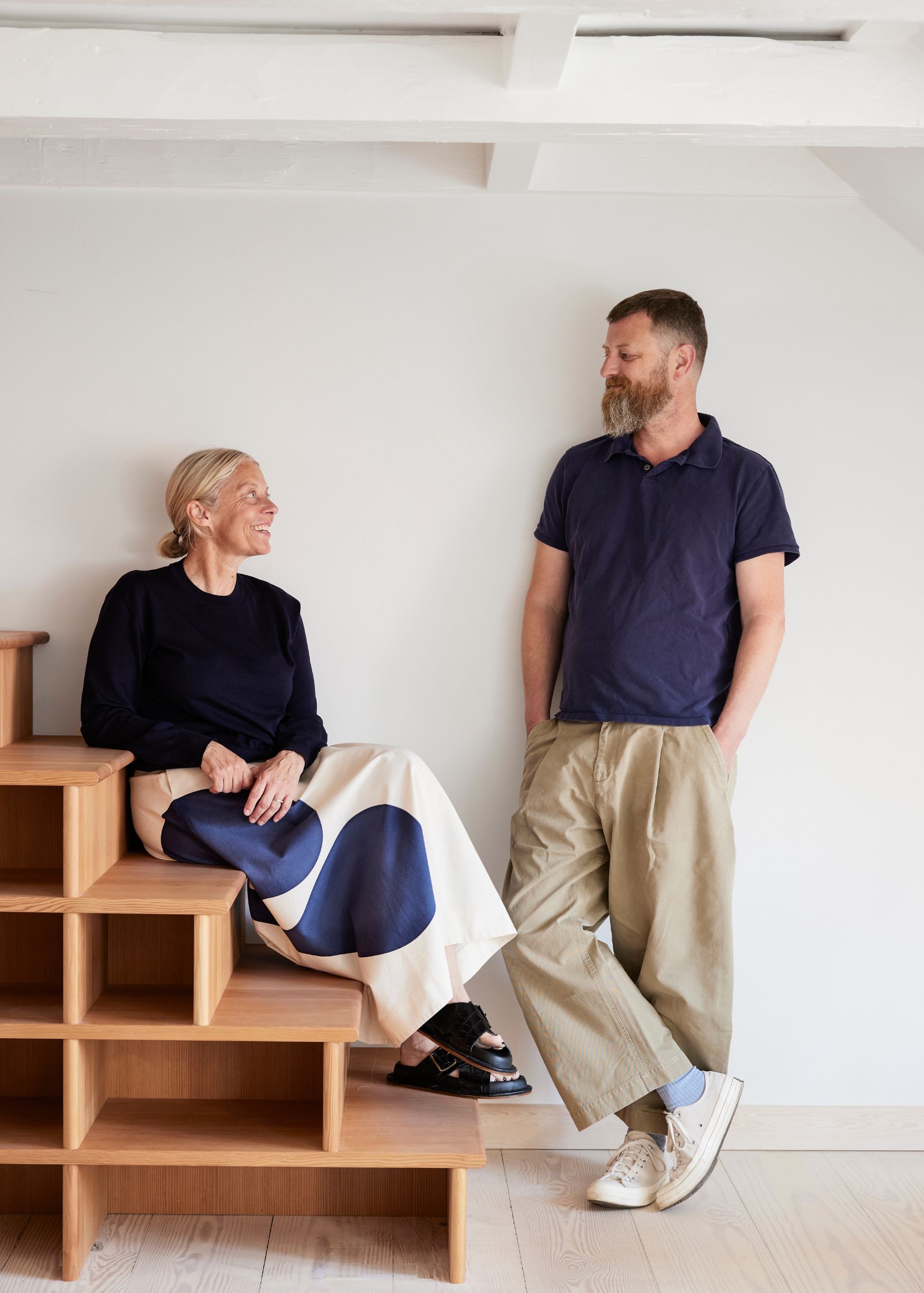 Dans le cœur historique de la capitale danoise, Rebekka Bay, directrice de la création de Marimekko, et son compagnon Ricky Nordson, ont repensé un appartement parfaitement aménagé où tout est exactement à sa place