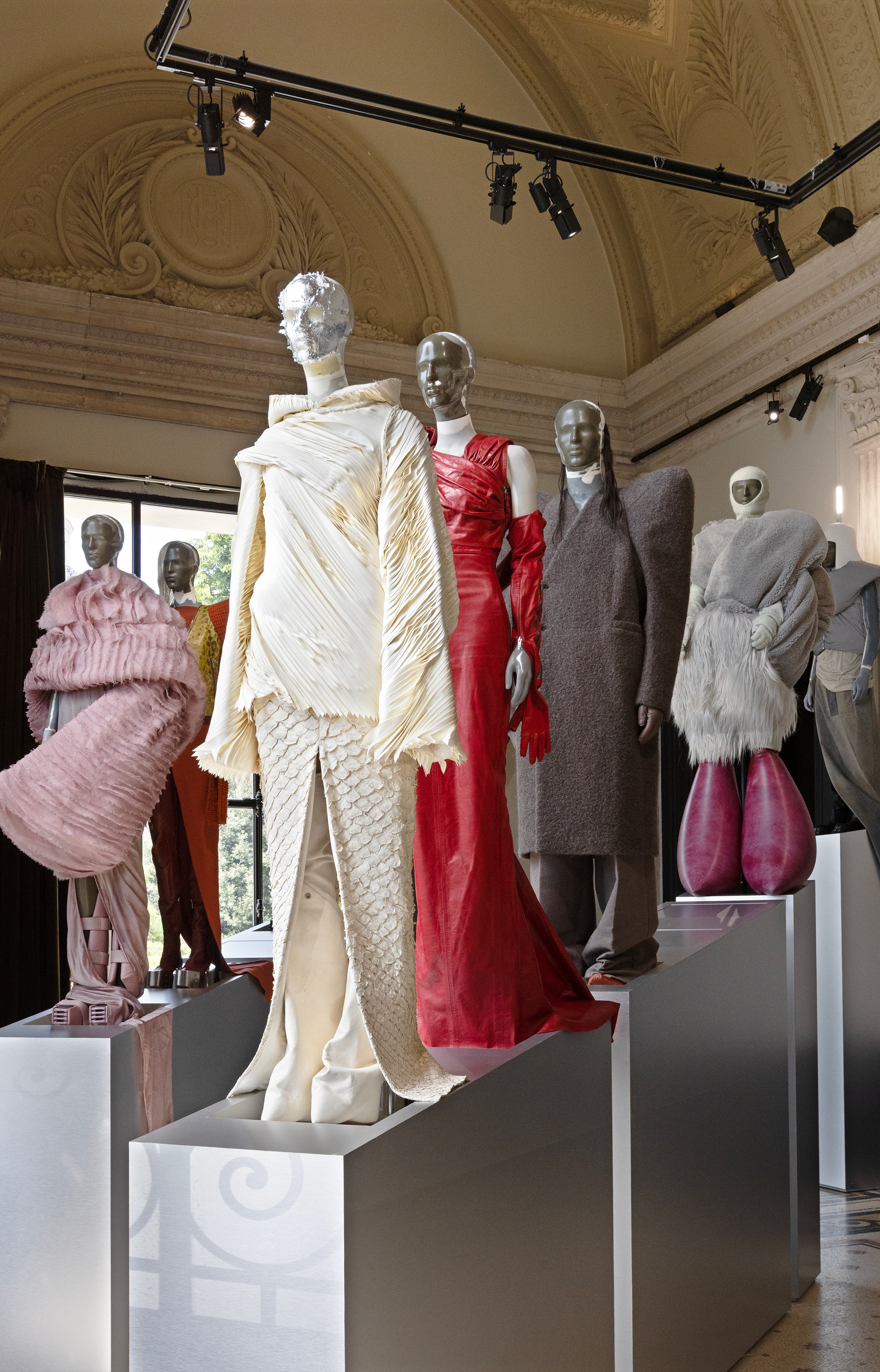 "Temple of Love" : Rick Owens sublime l’étrange au Palais Galliera - IDEAT
