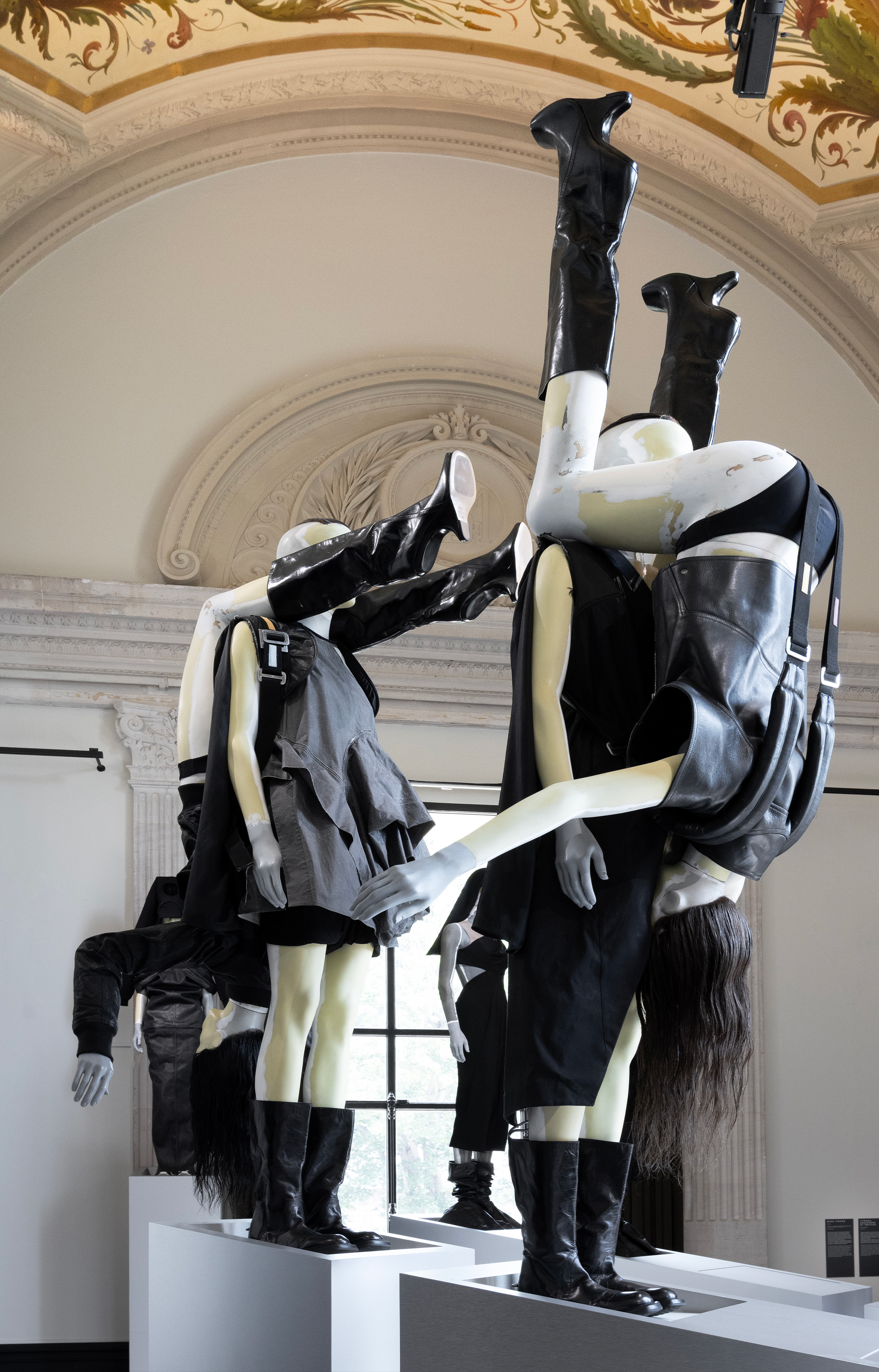 "Temple of Love" : Rick Owens sublime l’étrange au Palais Galliera - IDEAT