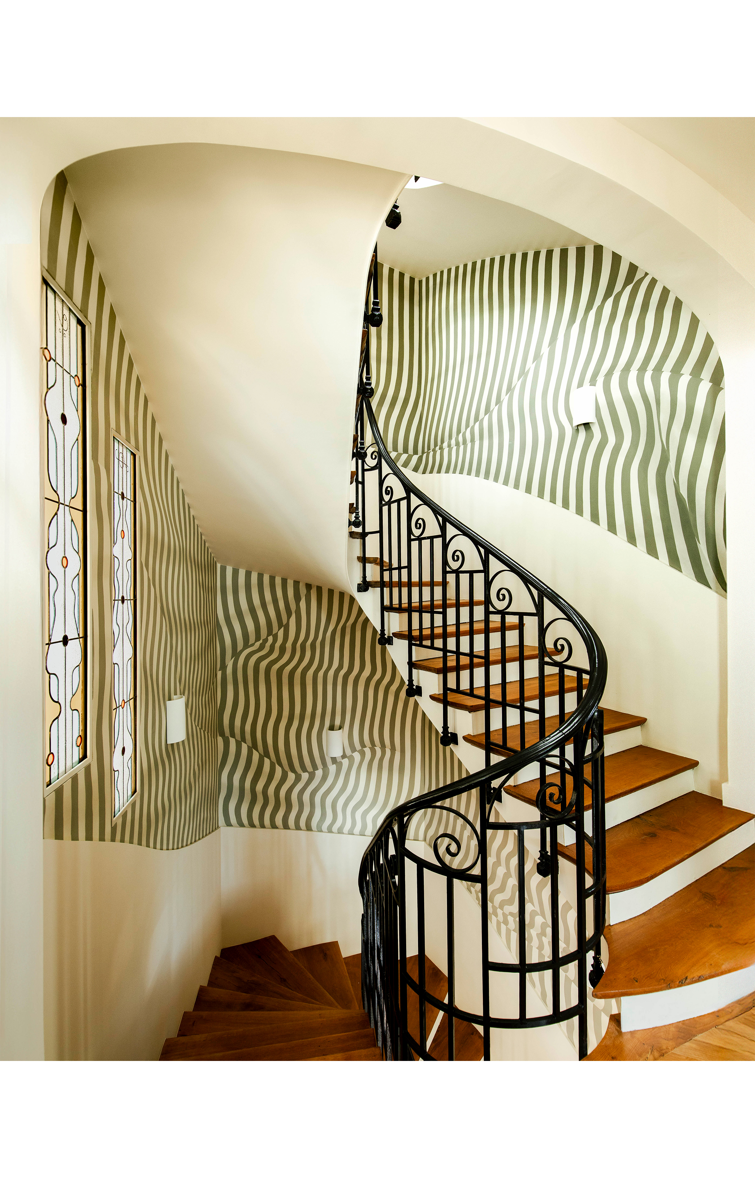 À Montmartre, la nouvelle maison hôtelière d'Iconic House joue les maisons d’artistes surréalistes
