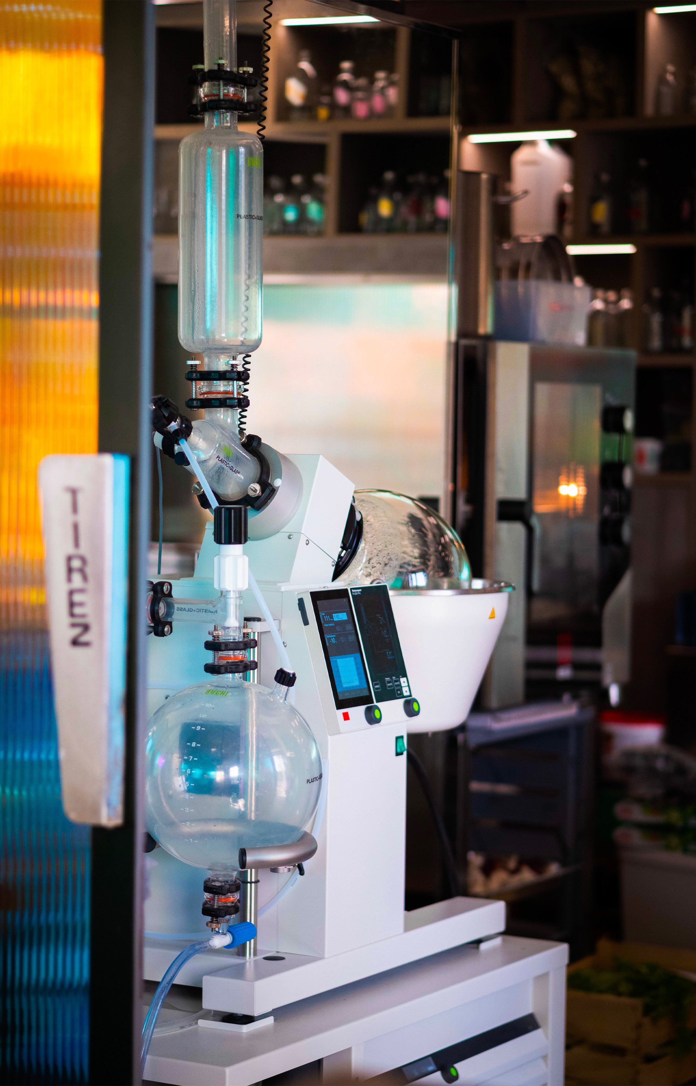 Dans les bars de Remy Savage, le design parle, et le cocktail répond - IDEAT