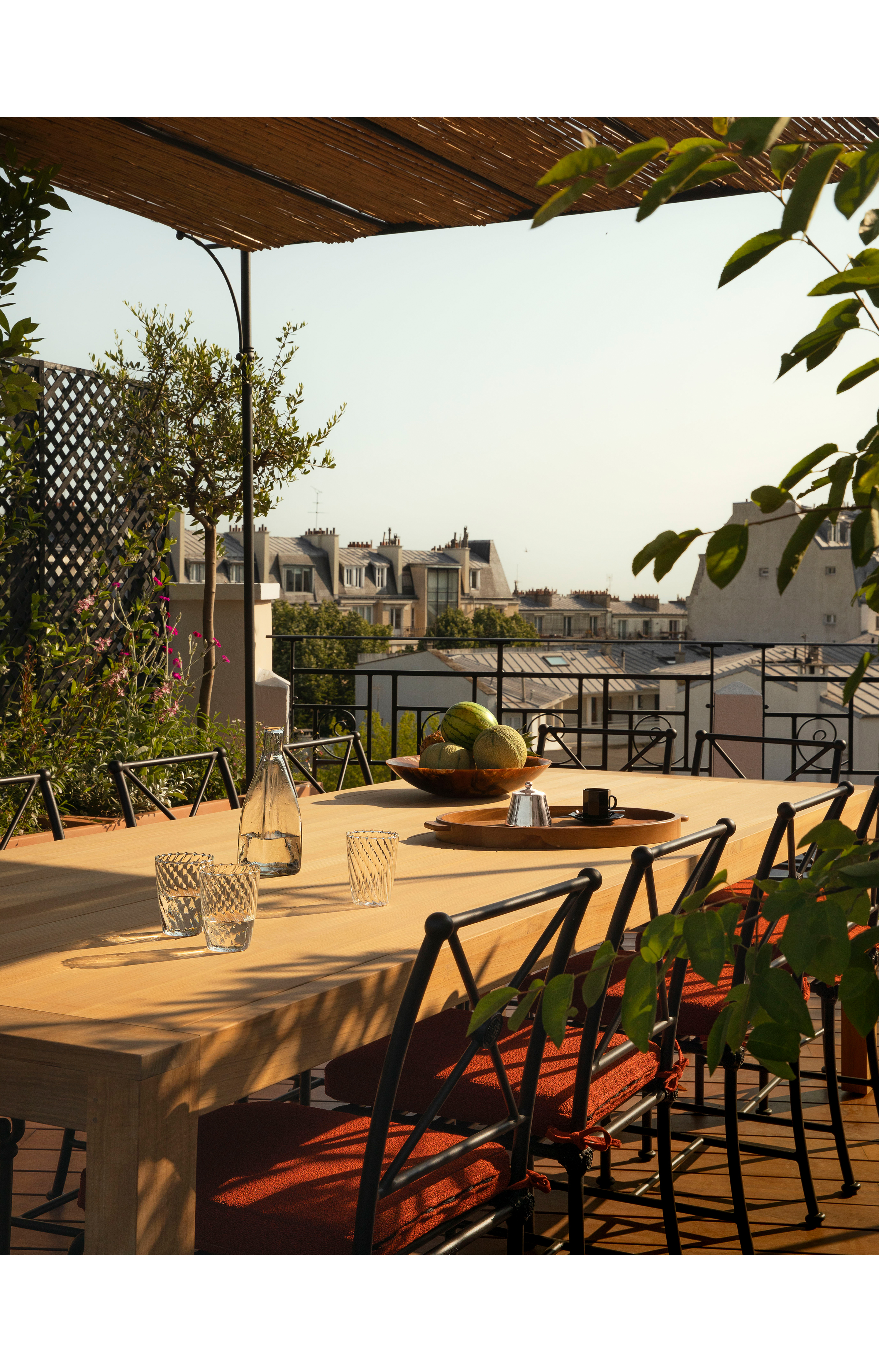 À Montmartre, la nouvelle maison hôtelière d'Iconic House joue les maisons d’artistes surréalistes