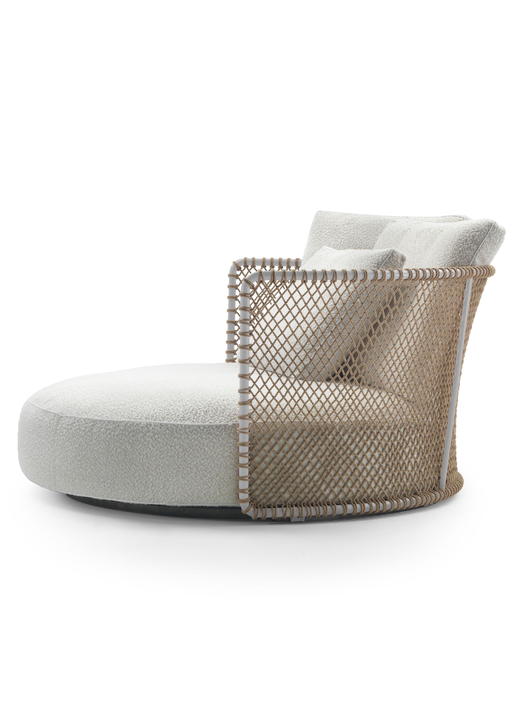 Cette année, la collection « Oasis » de Flexform s’étoffe avec de nouvelles assises. Mêmes lignes minimalistes, mais davantage de confort grâce à des proportions plus généreuses