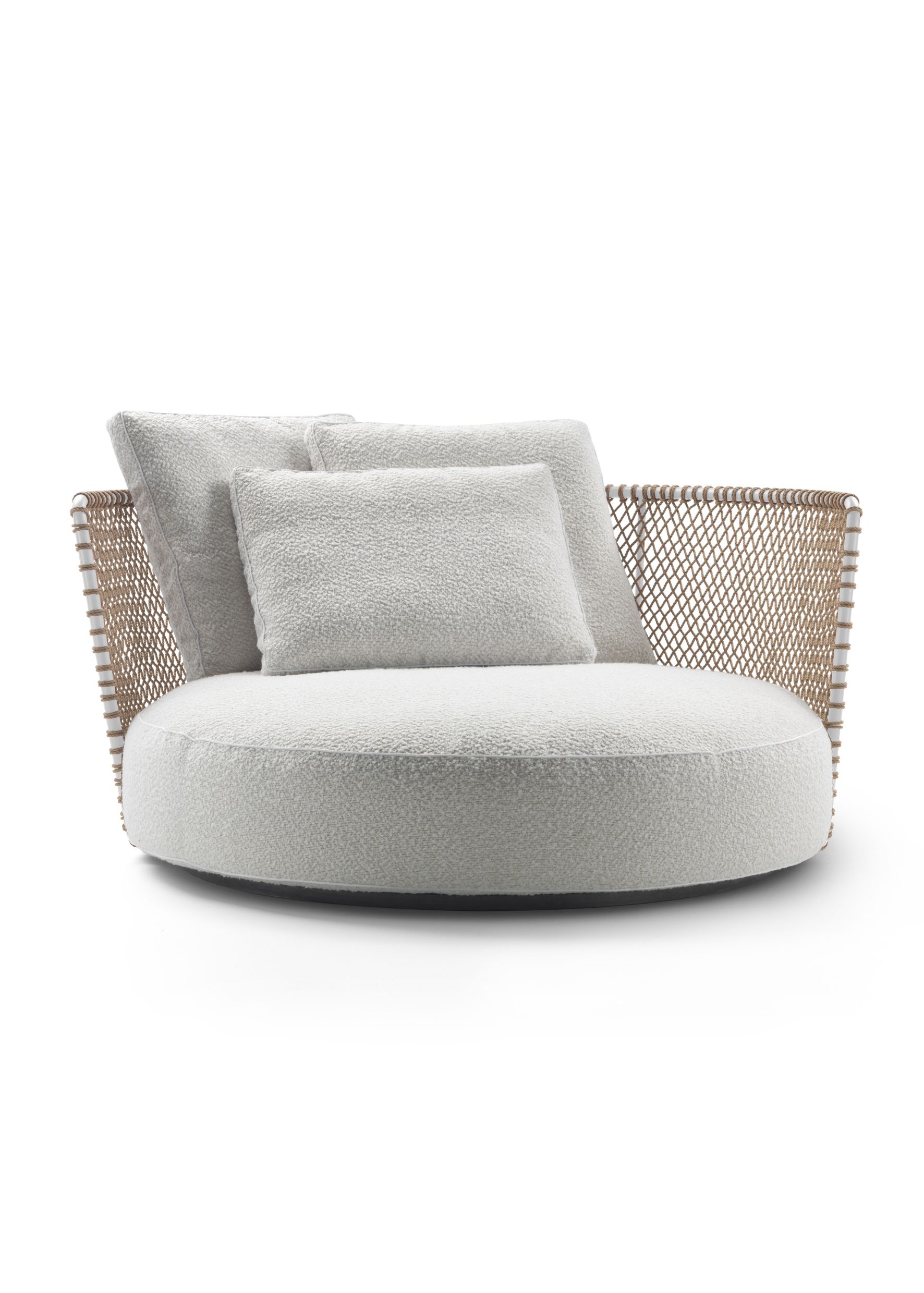Cette année, la collection « Oasis » de Flexform s’étoffe avec de nouvelles assises. Mêmes lignes minimalistes, mais davantage de confort grâce à des proportions plus généreuses