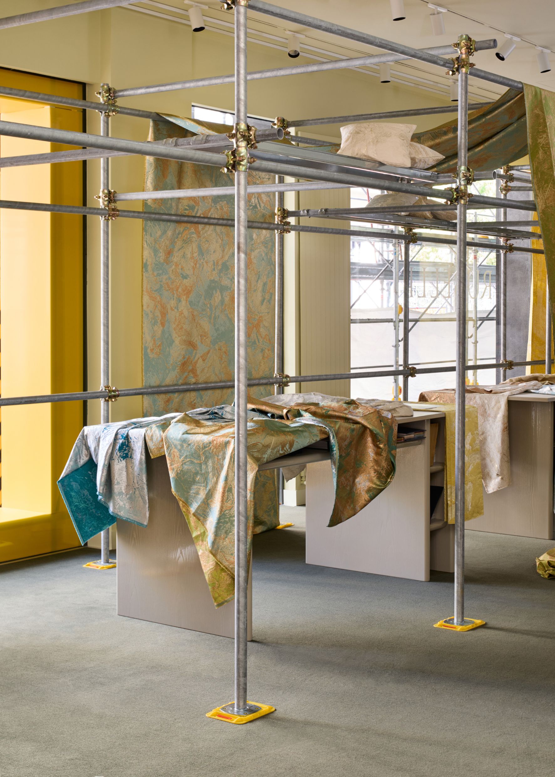 Sale temps pour les blasés, le Salon de Milan n’a jamais été aussi intéressant. Parce qu’en plus des nouveautés, Il Salone, sur la foire et en ville, est aussi un espace culturel