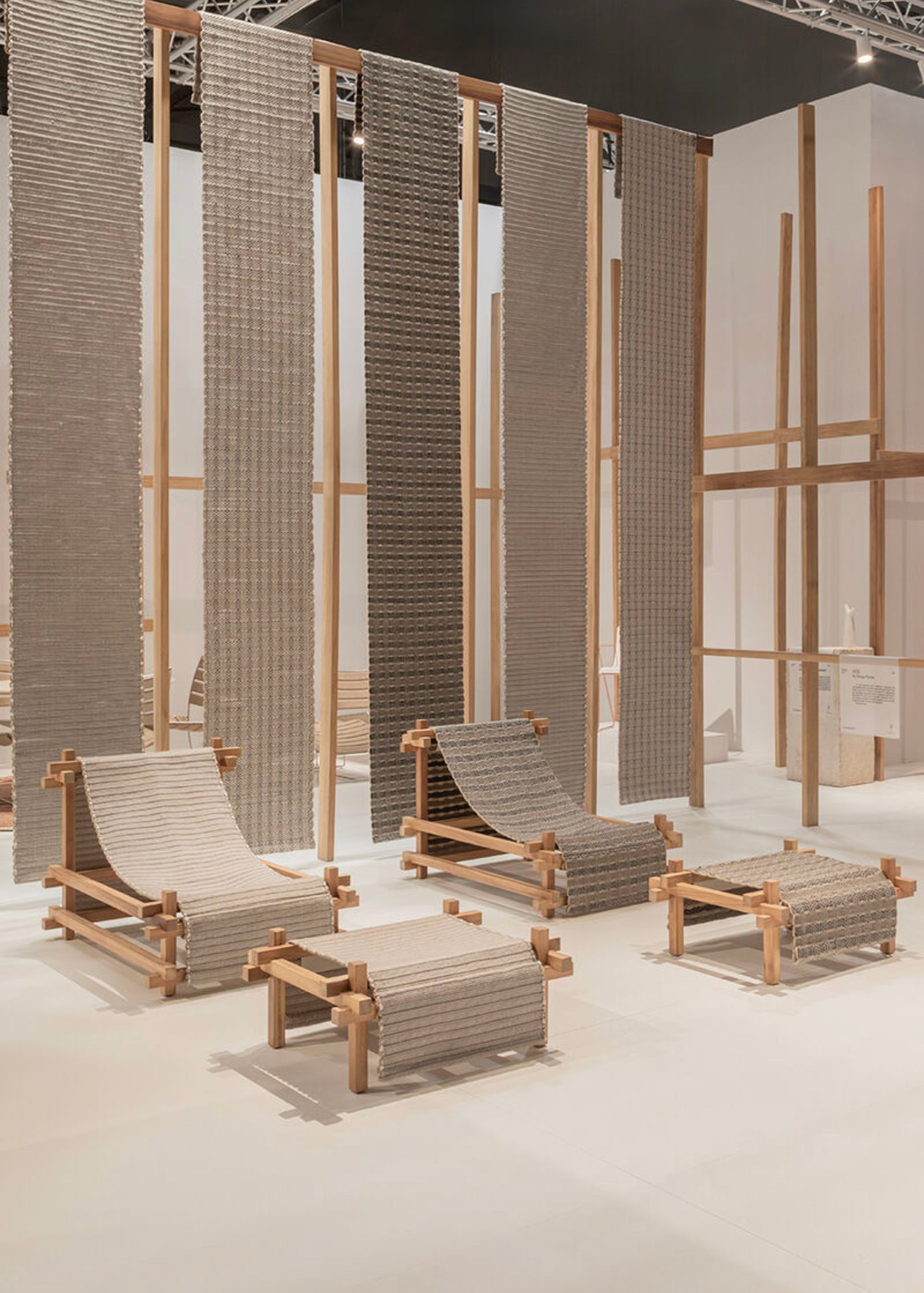 À Milan, l’édition 2025 a dévoilé une vision acide et exaltante du design à venir : plus libre, plus sensoriel, moins policé. Tour d’horizon des tendances à venir