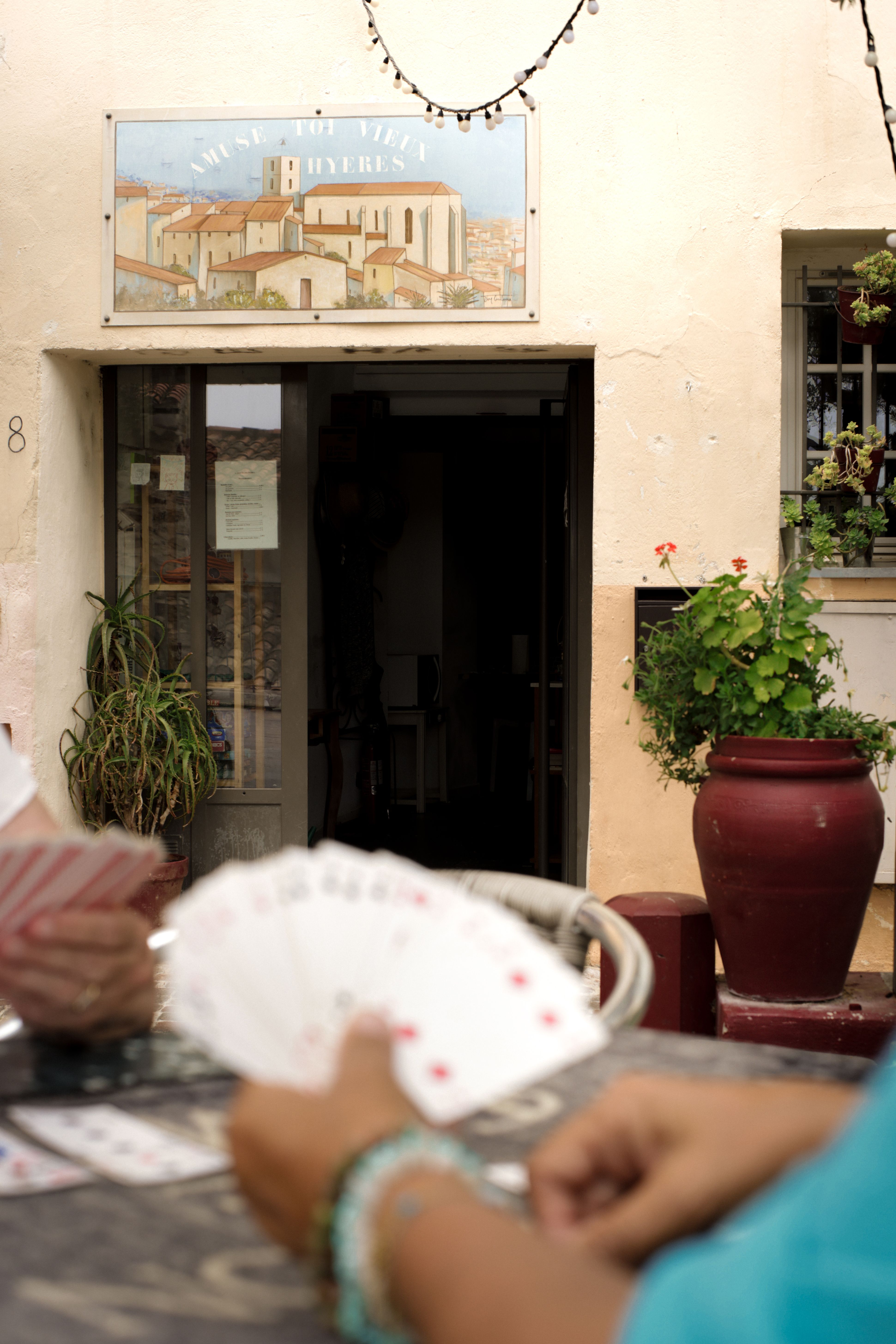 Avec la Design Parade, ces deux villes font rayonner le Sud au-delà des frontières de Marseille ou de Saint-Tropez. Visite guidée en compagnie de locaux avisés et sélection de bonnes adresses