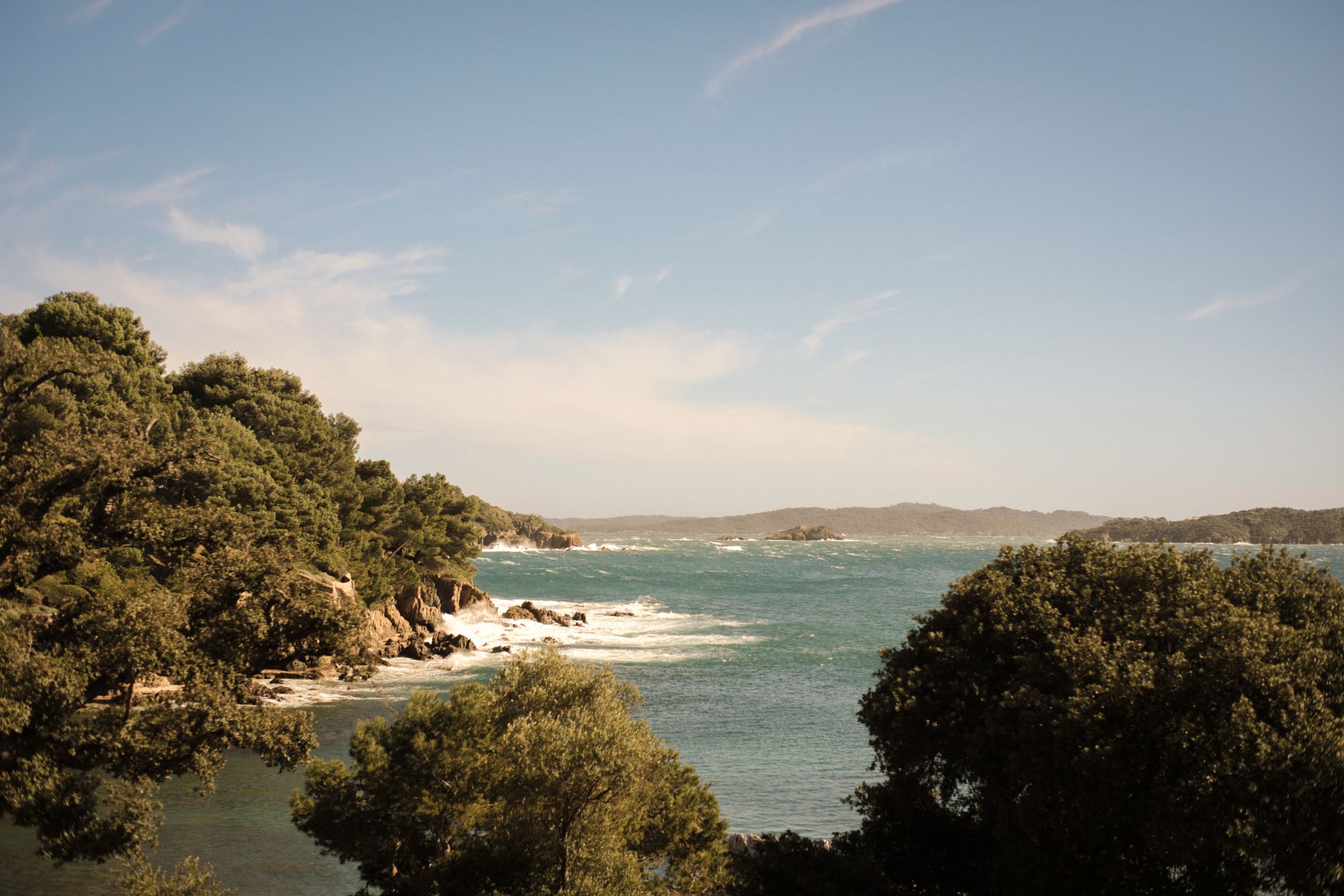 Avec la Design Parade, ces deux villes font rayonner le Sud au-delà des frontières de Marseille ou de Saint-Tropez. Visite guidée en compagnie de locaux avisés et sélection de bonnes adresses