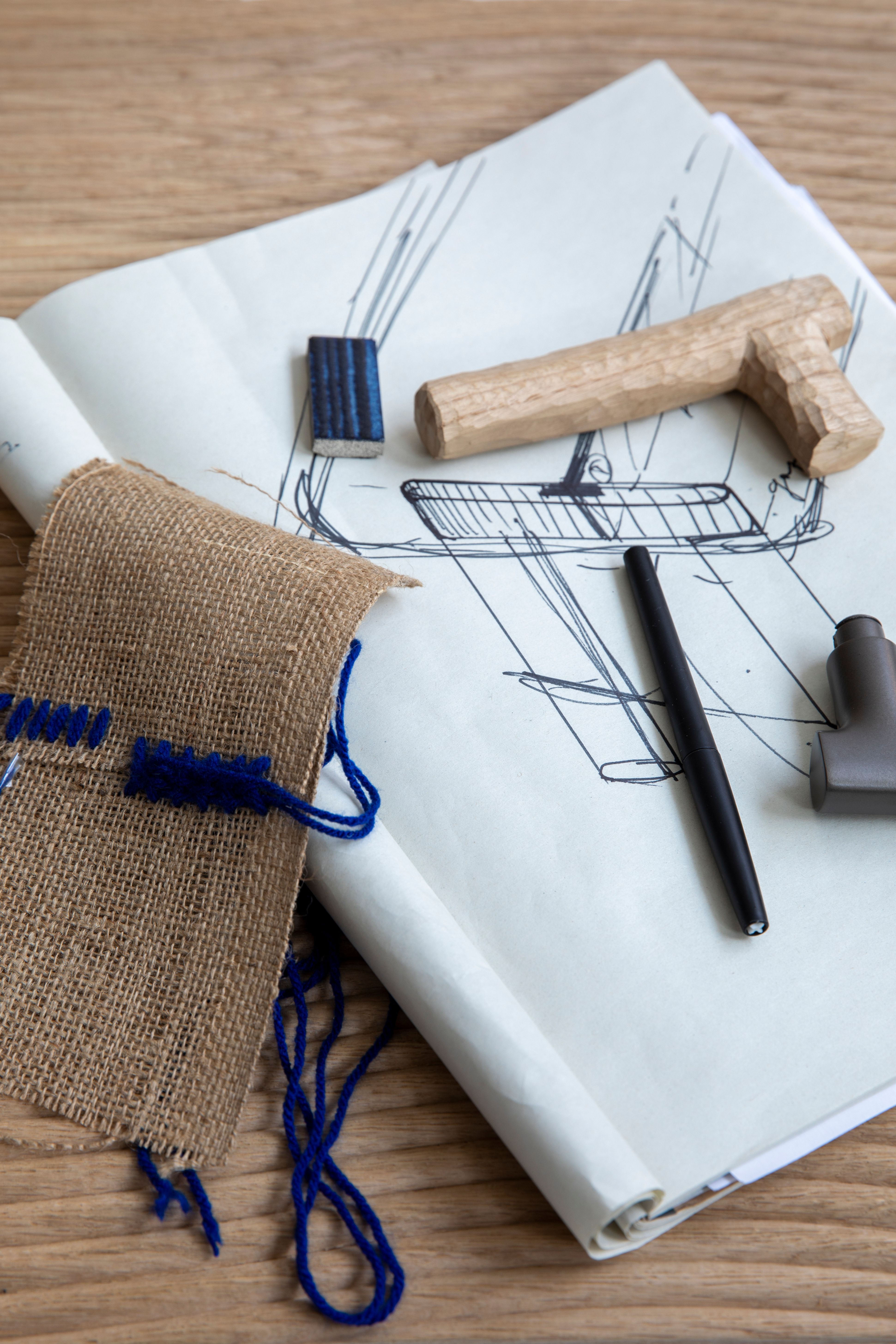 La designeuse italienne de 36 ans se dépeint volontiers comme excentrique, voire volcanique. Ce qui n’empêche pas le style de son travail de diffuser plutôt un sentiment de calme, à l’image de son atelier du quartier de Lambrate, à Milan, où elle s’est installée il y a dix ans