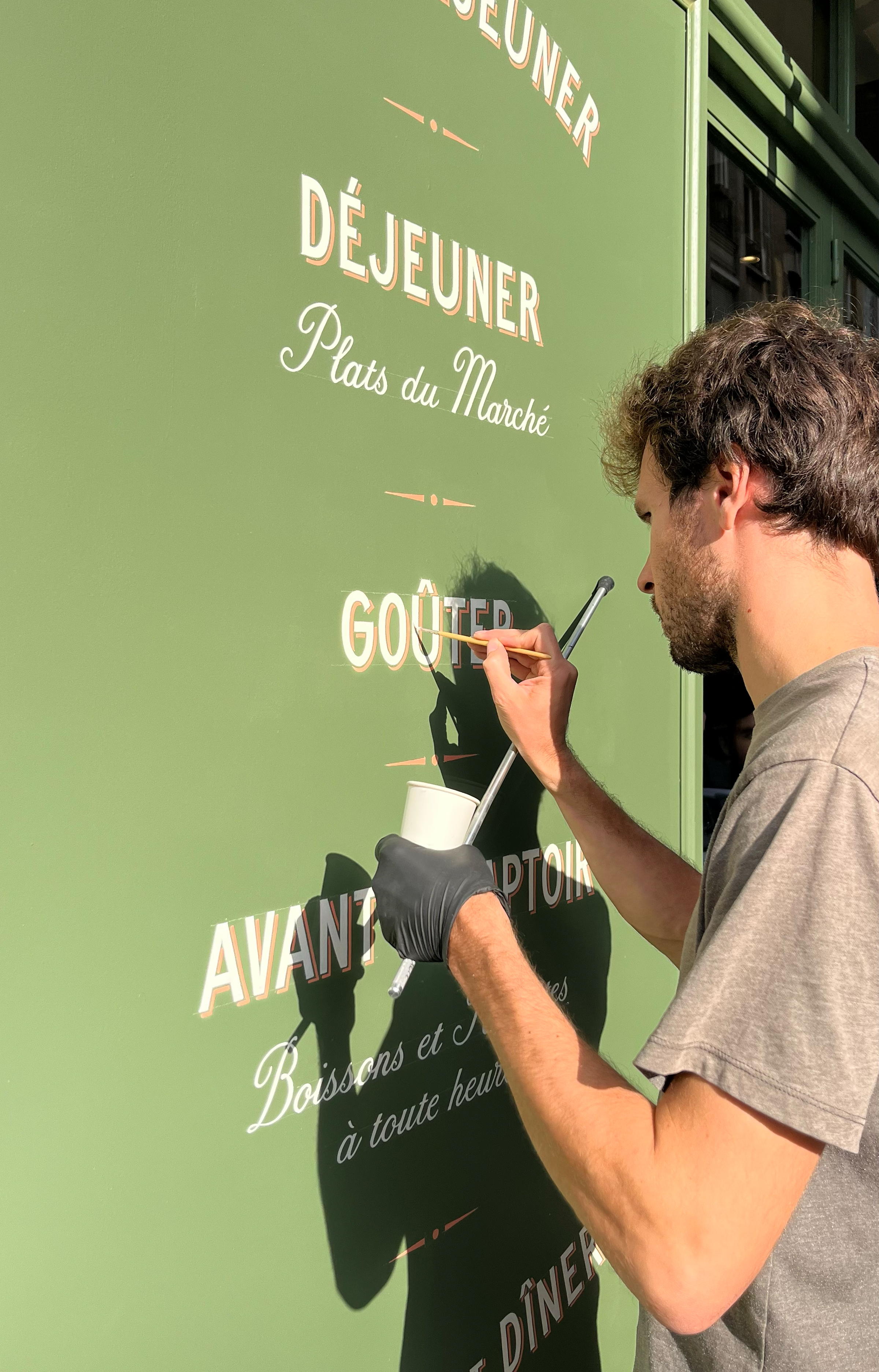 Peintres en lettres - l’art discret qui redessine nos villes
