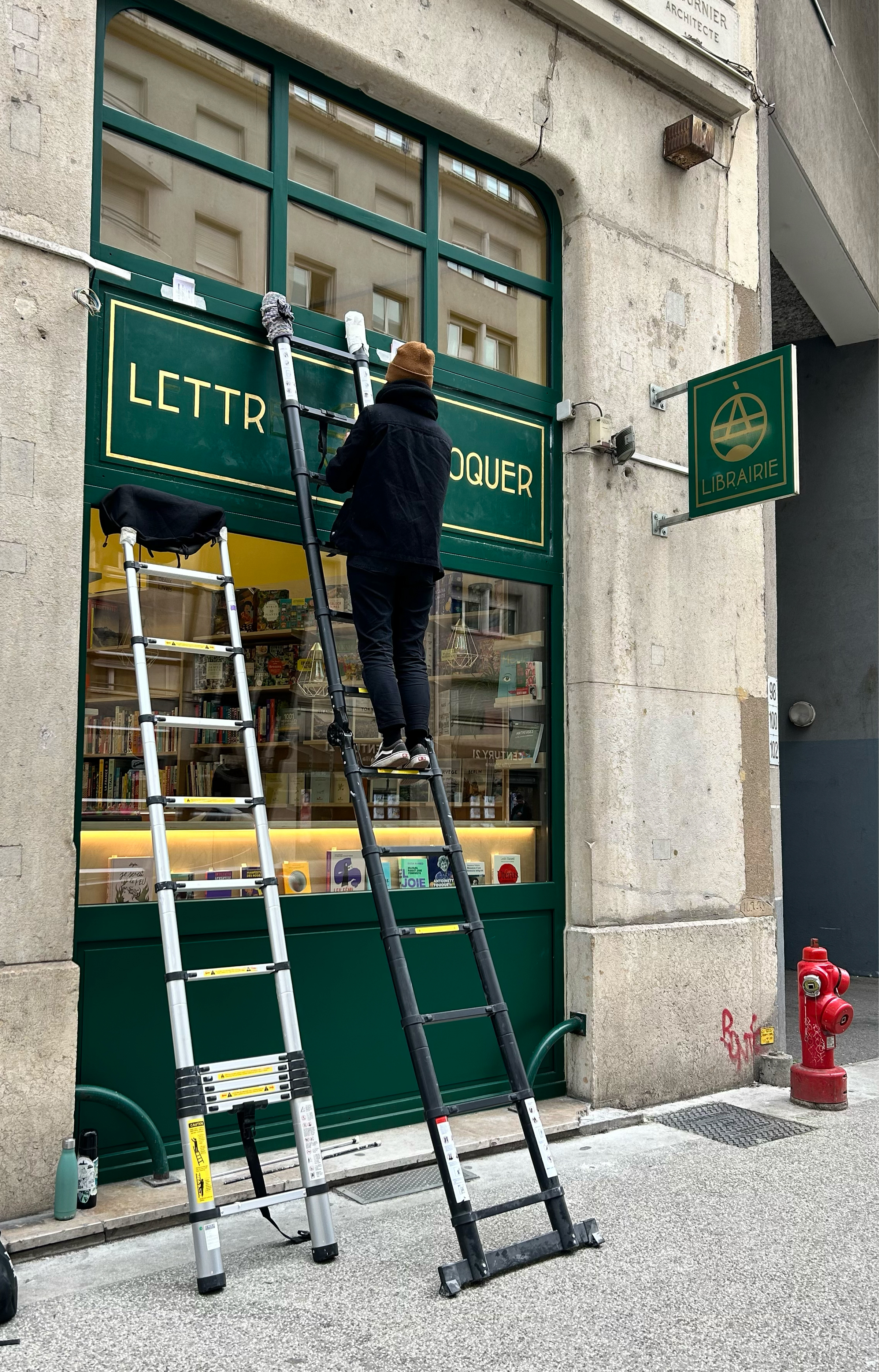 Peintres en lettres - l’art discret qui redessine nos villes