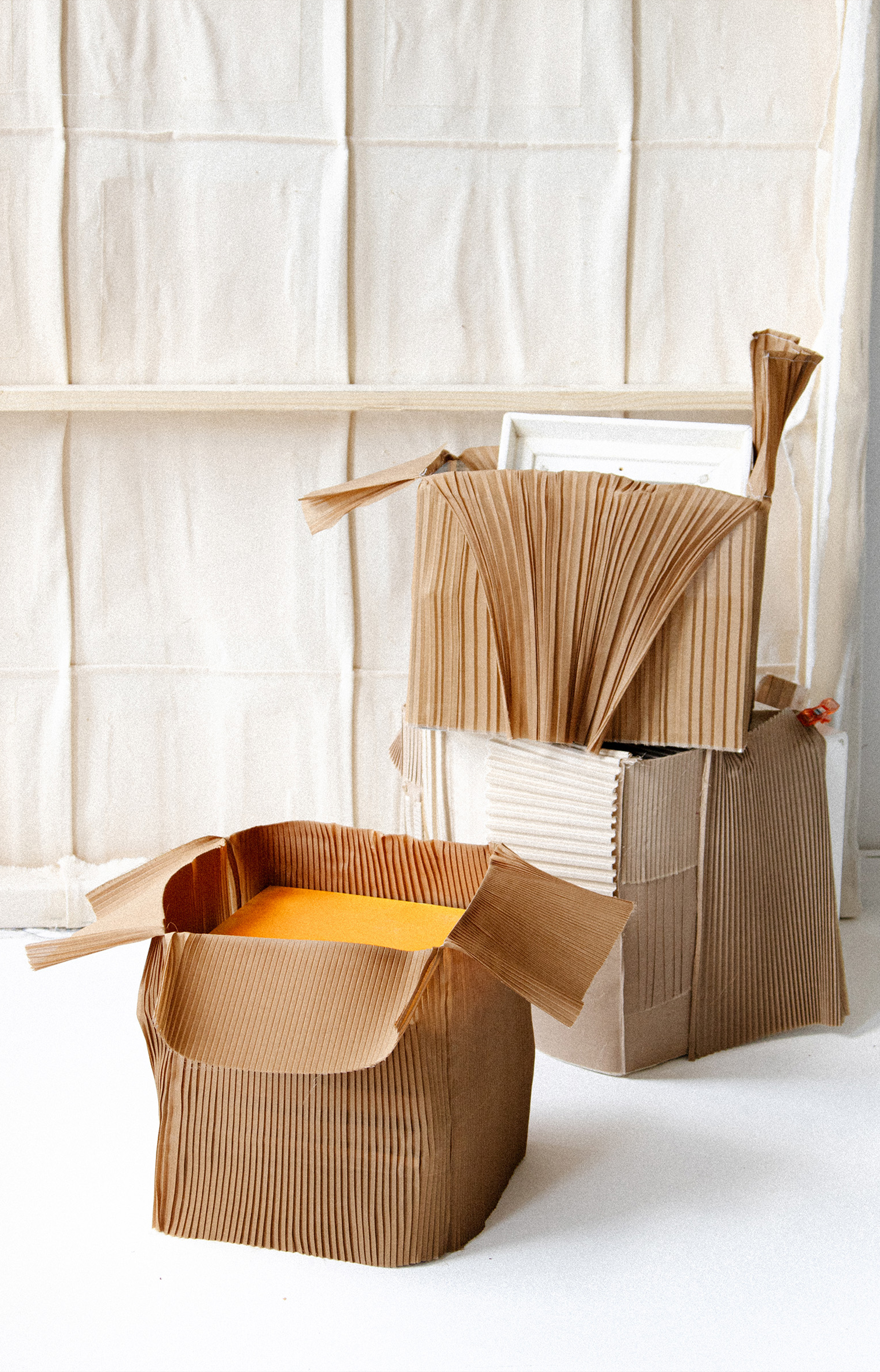 Tendance - Carton ondulé, design affûté, le matériau modeste qui fait sensation - IDEAT - Lisa Bravi et Romain Joly_