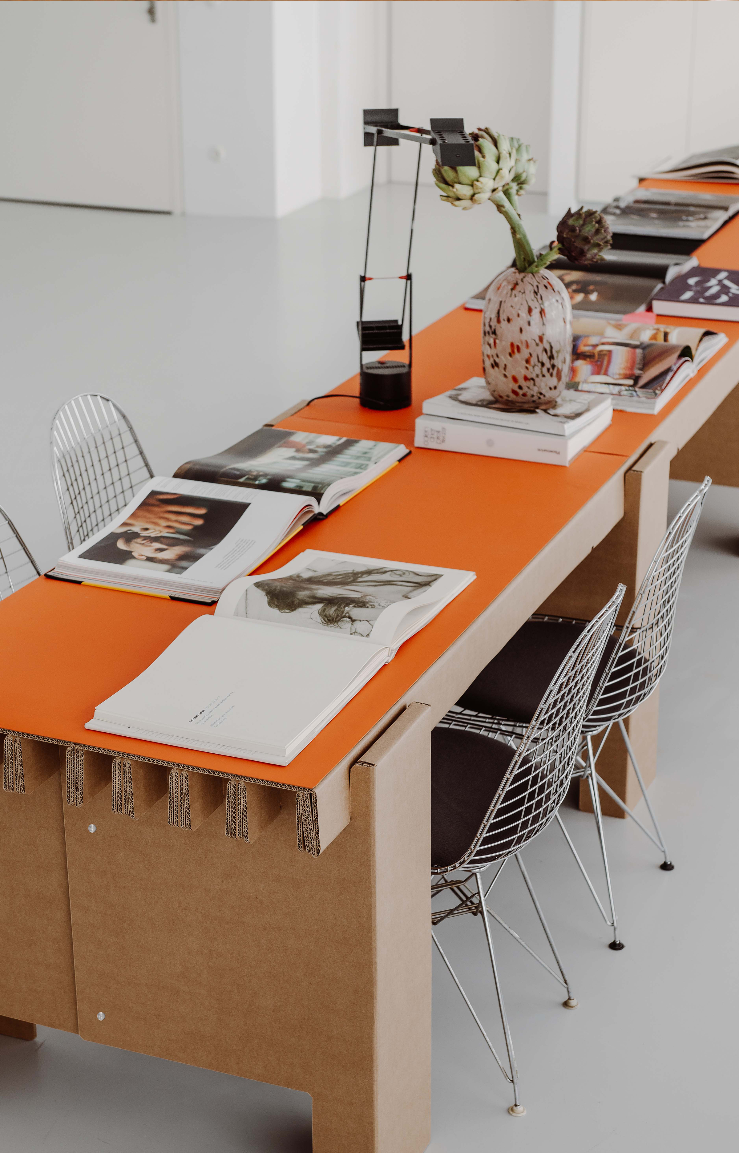 Tendance - Carton ondulé, design affûté, le matériau modeste qui fait sensation - IDEAT - room in a box_