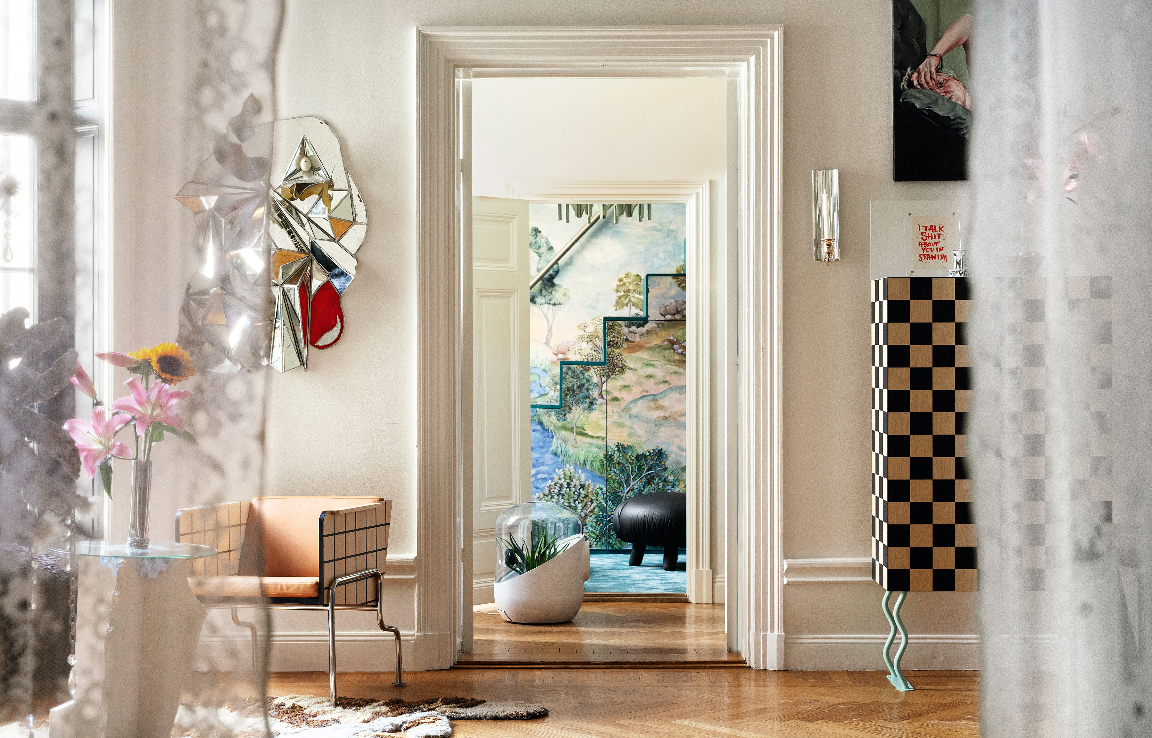 À Stockholm, Paola Bjäringer fait de son appartement une œuvre vivante