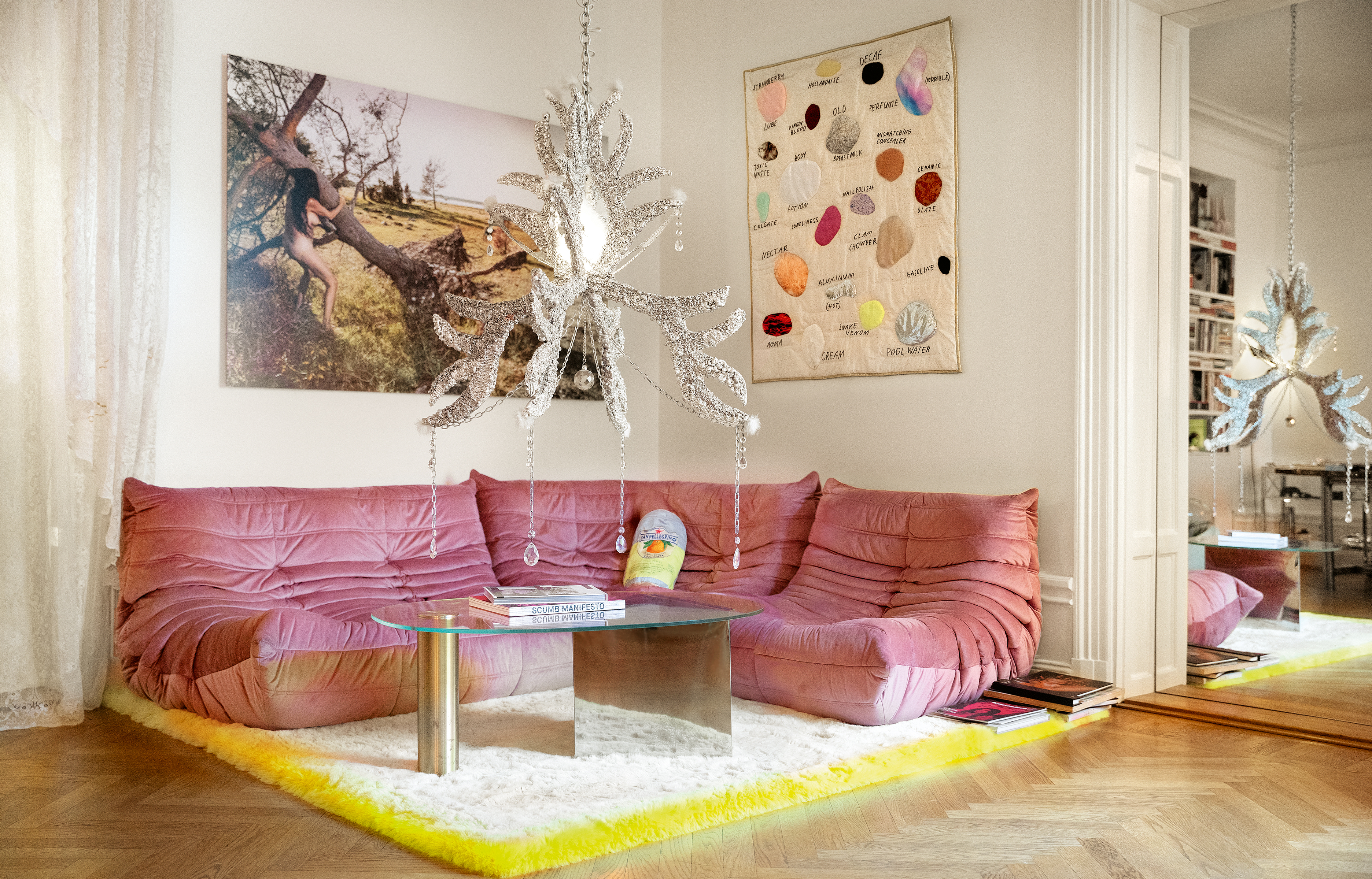 À Stockholm, Paola Bjäringer fait de son appartement une œuvre vivante