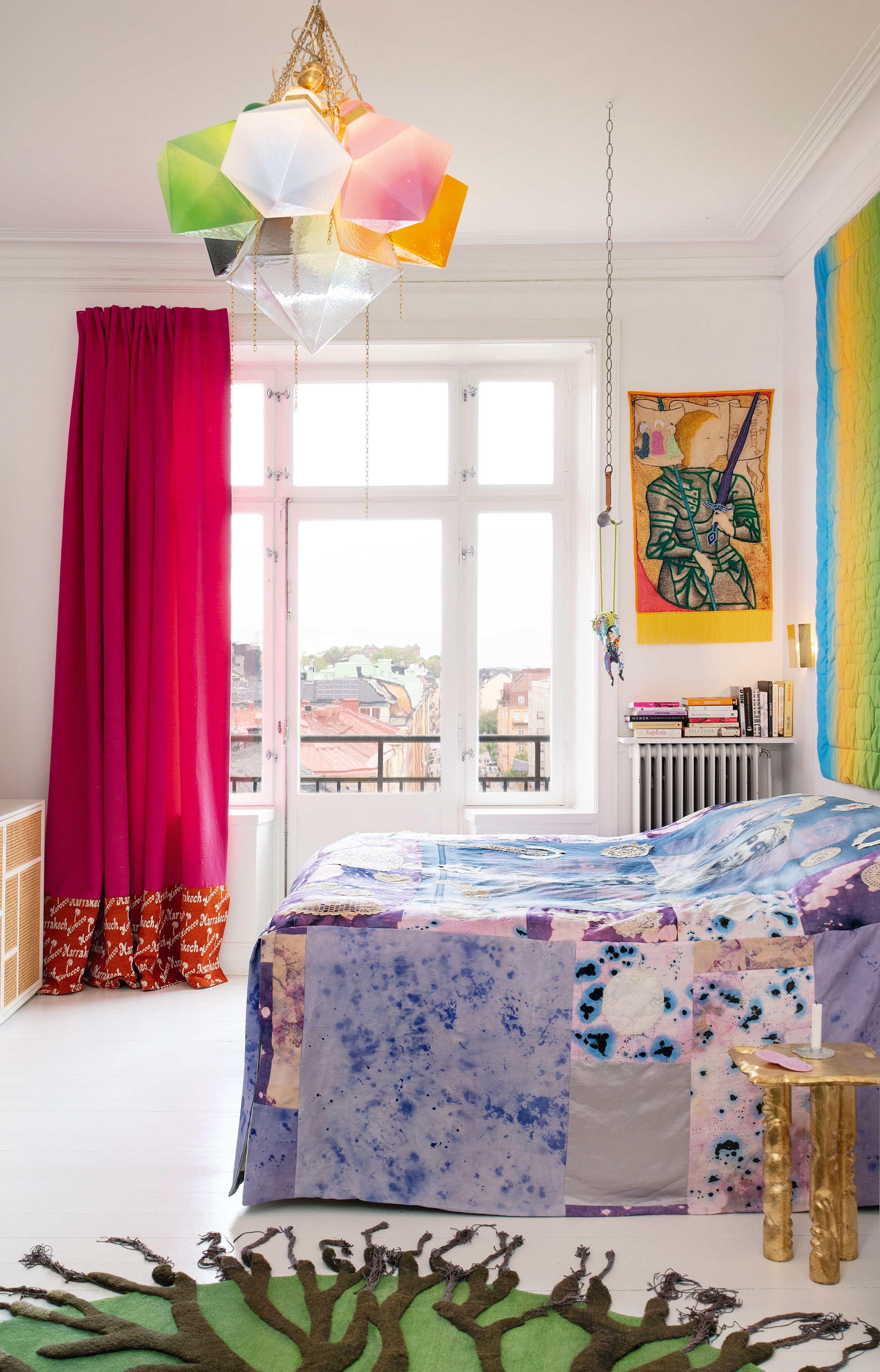 À Stockholm, Paola Bjäringer fait de son appartement une œuvre vivante