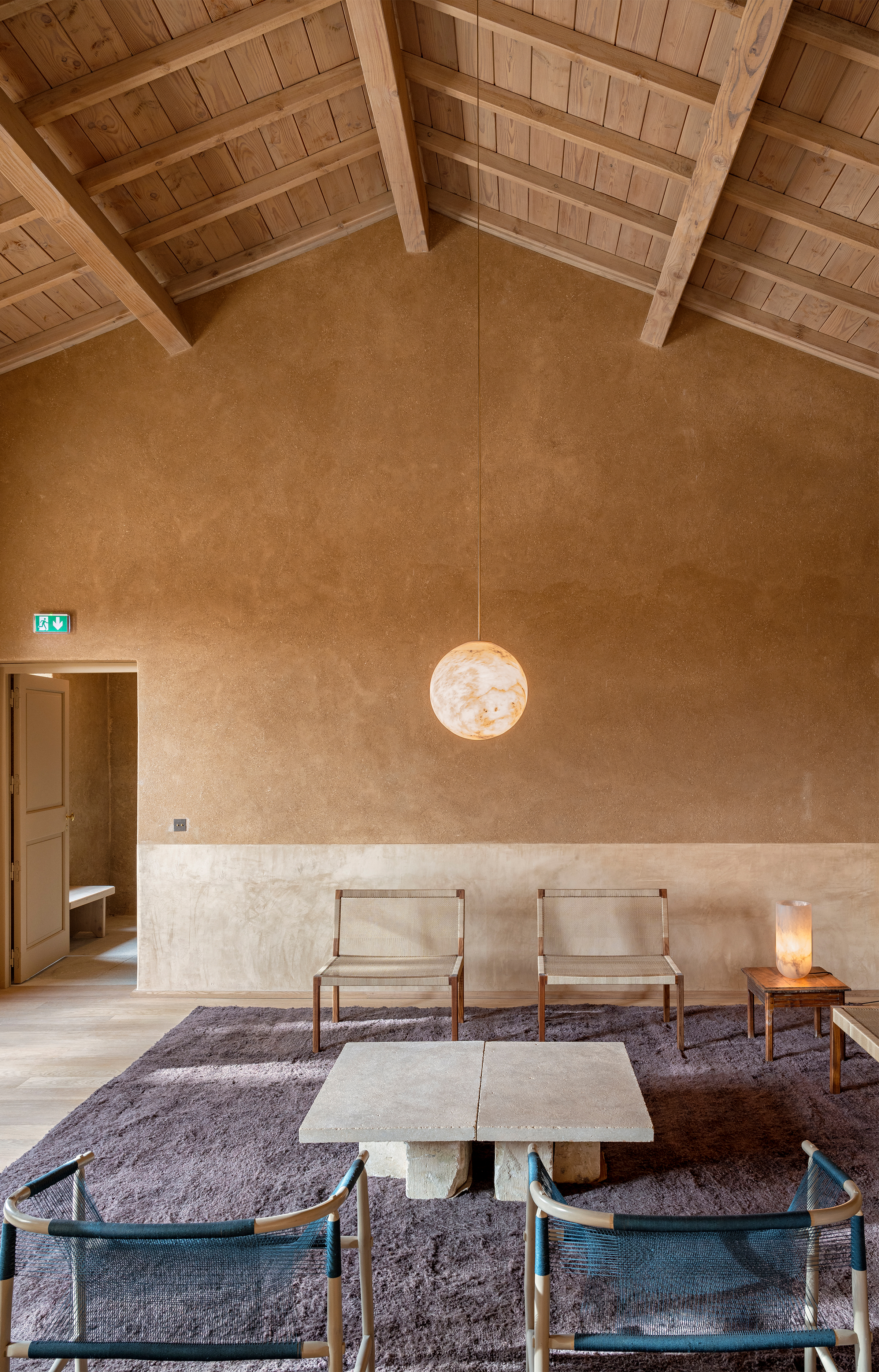 Studio Mumbai et Studio Méditerranée réinventent Beaucastel, joyau de Châteauneuf-du-Pape