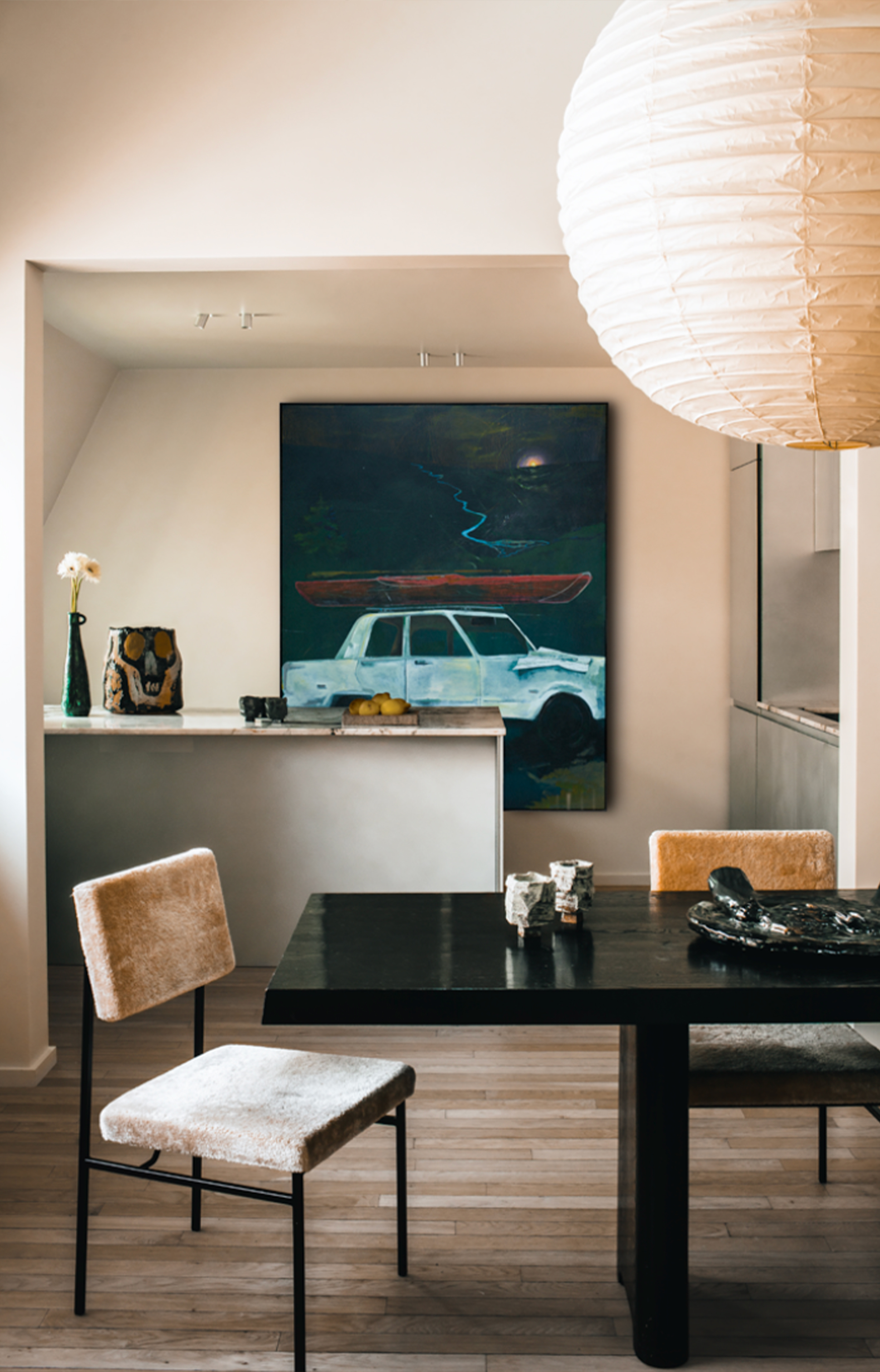 Un duplex des années 90 remis en lumière par studio RMGB  Le premier contact avec cet appartement parisien aurait pu décourager les plus
