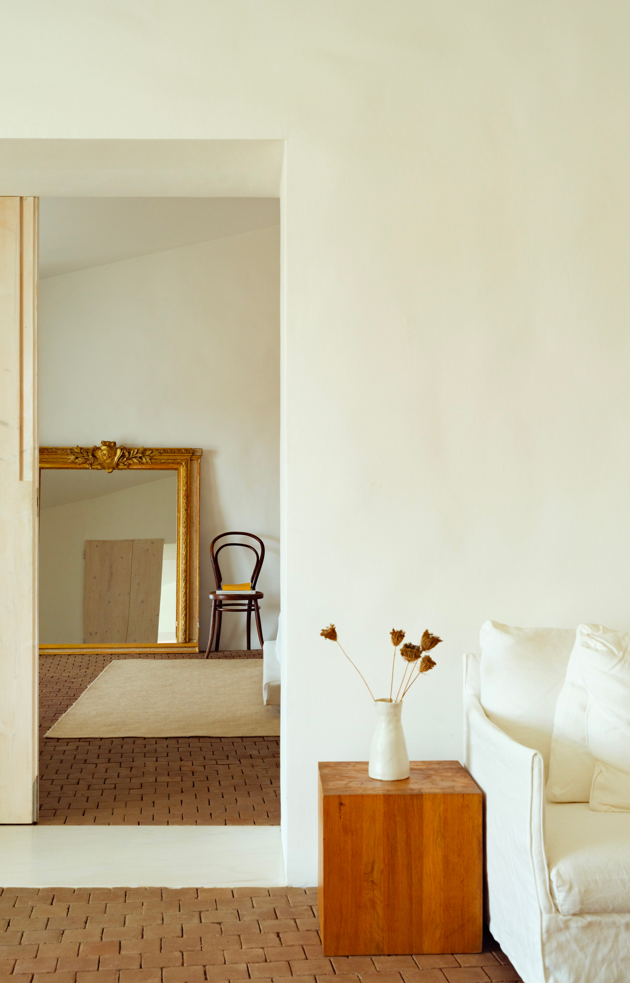 Casa no Tempo : poétique du vide et leçon de lumière