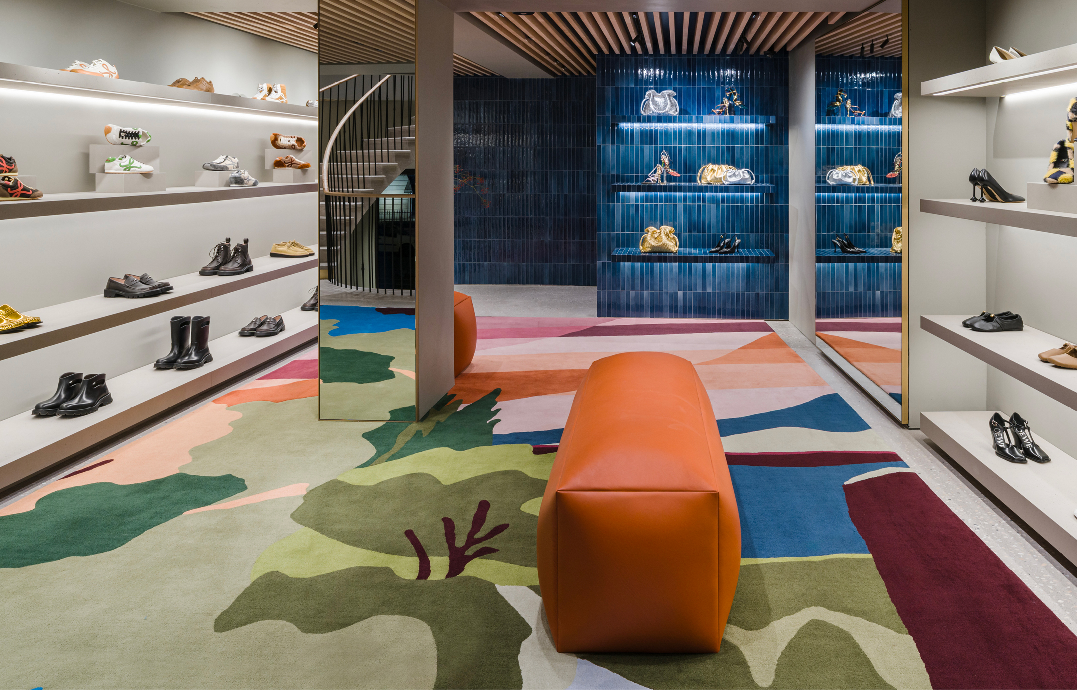 Avenue Montaigne : Loewe dévoile son espace entre mode, design et art