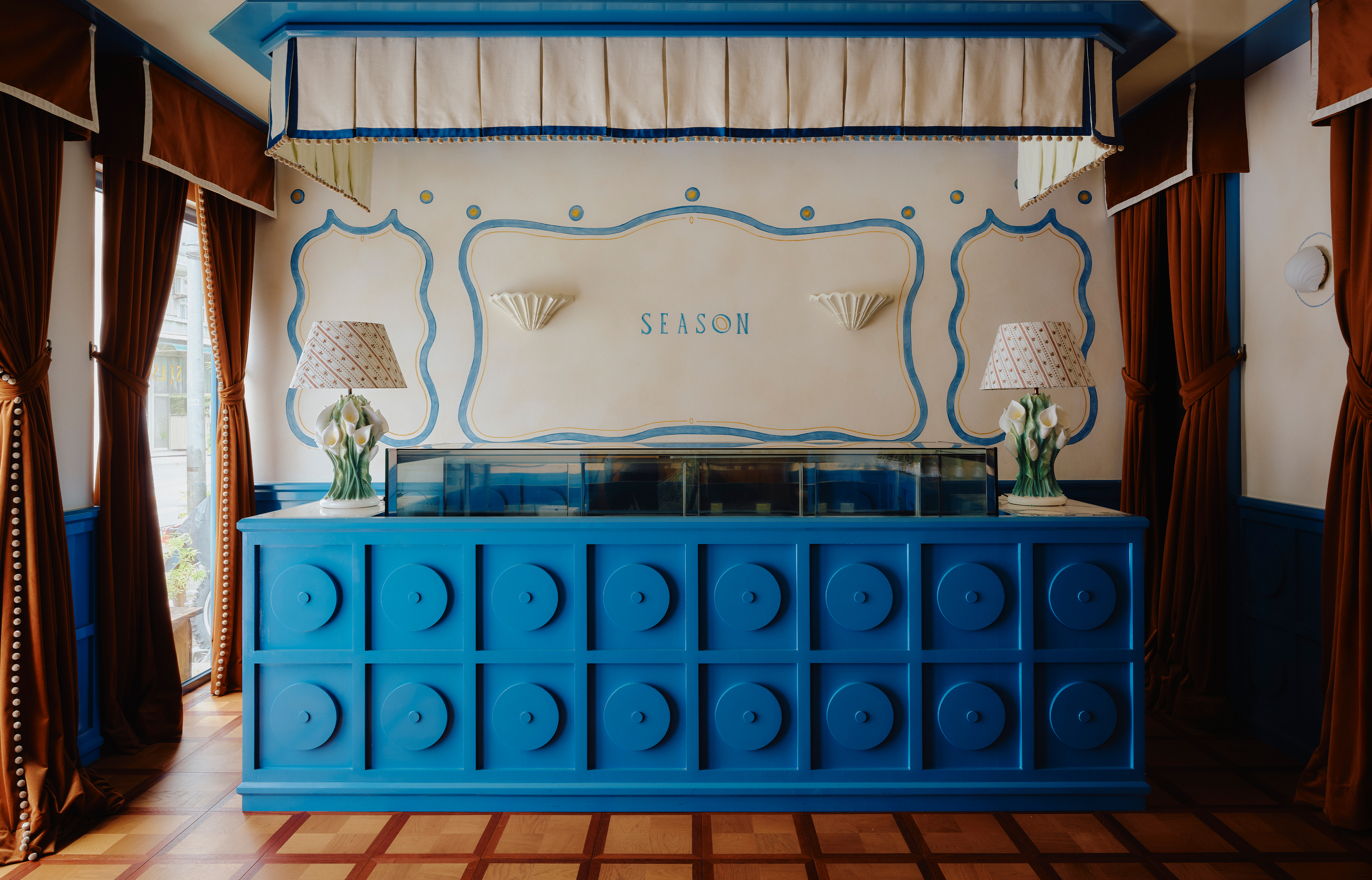 Season, la pâtisserie qui mêle textures, couleurs et héritage asiatique grâce à Ecru Studio