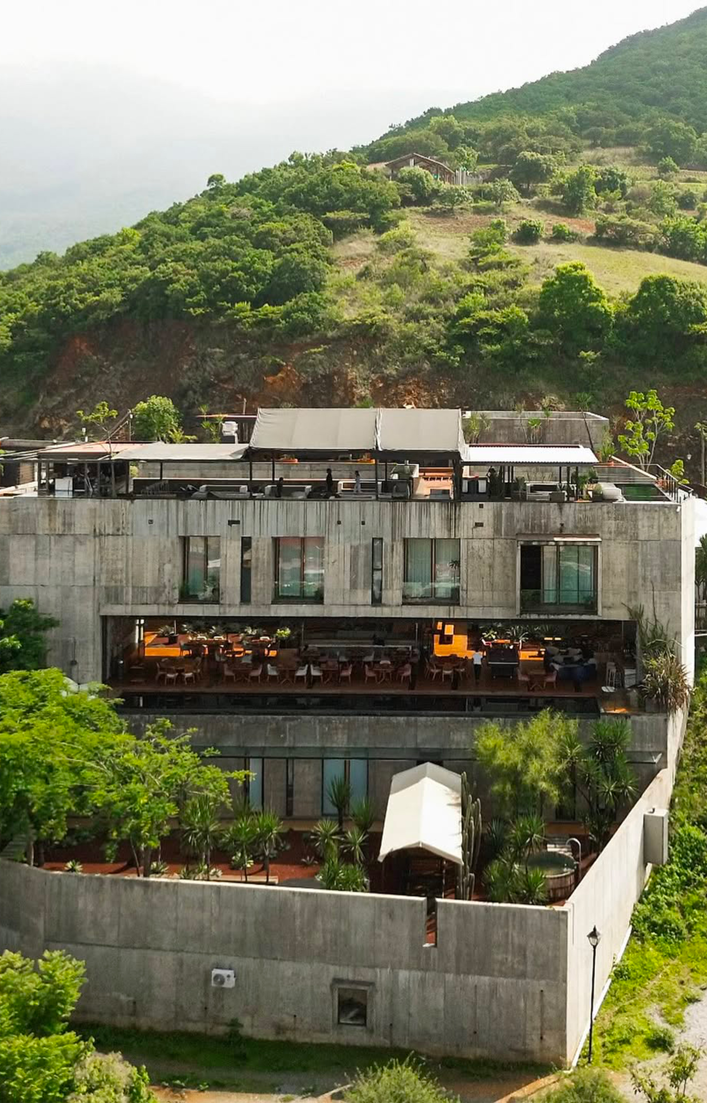 Hôtel Flavia : Brutalisme chaleureux à la périphérie de la ville