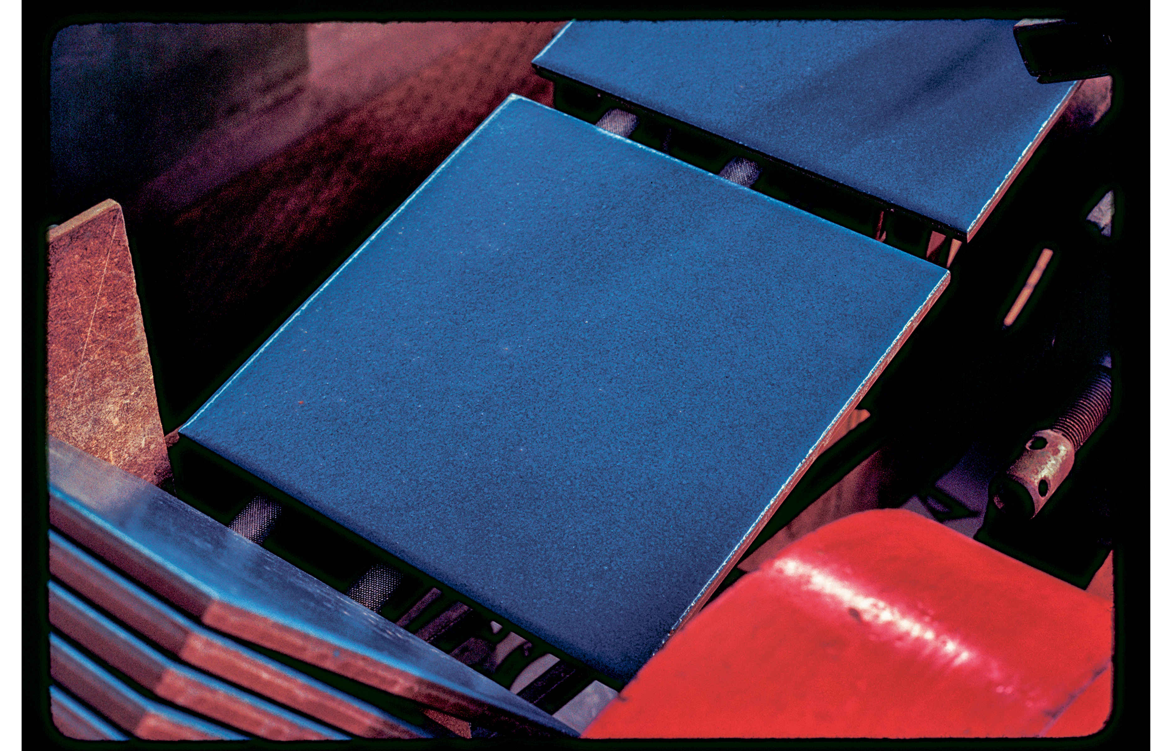 quand-gianni-berengo-gardin-transformait-une-usine-de-ceramique-en-oeuvre-dart-industriel-marazzi-ideat-2