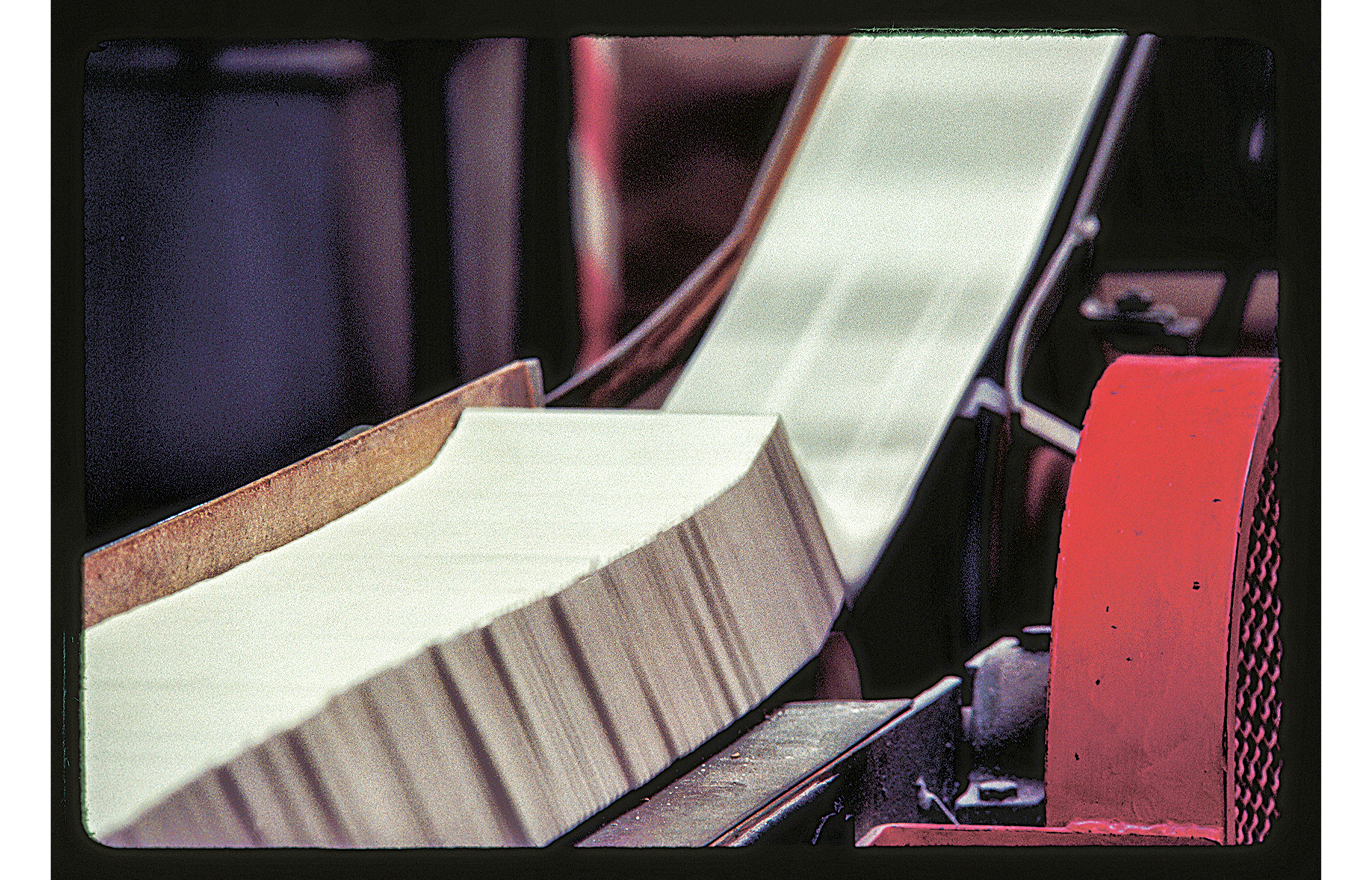 quand-gianni-berengo-gardin-transformait-une-usine-de-ceramique-en-oeuvre-dart-industriel-marazzi-ideat-3