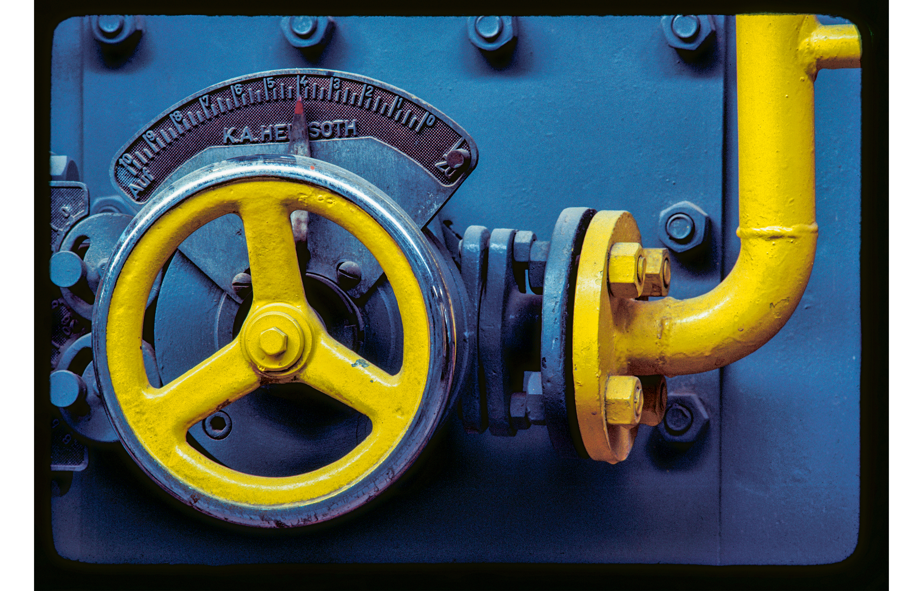 quand-gianni-berengo-gardin-transformait-une-usine-de-ceramique-en-oeuvre-dart-industriel-marazzi-ideat-4