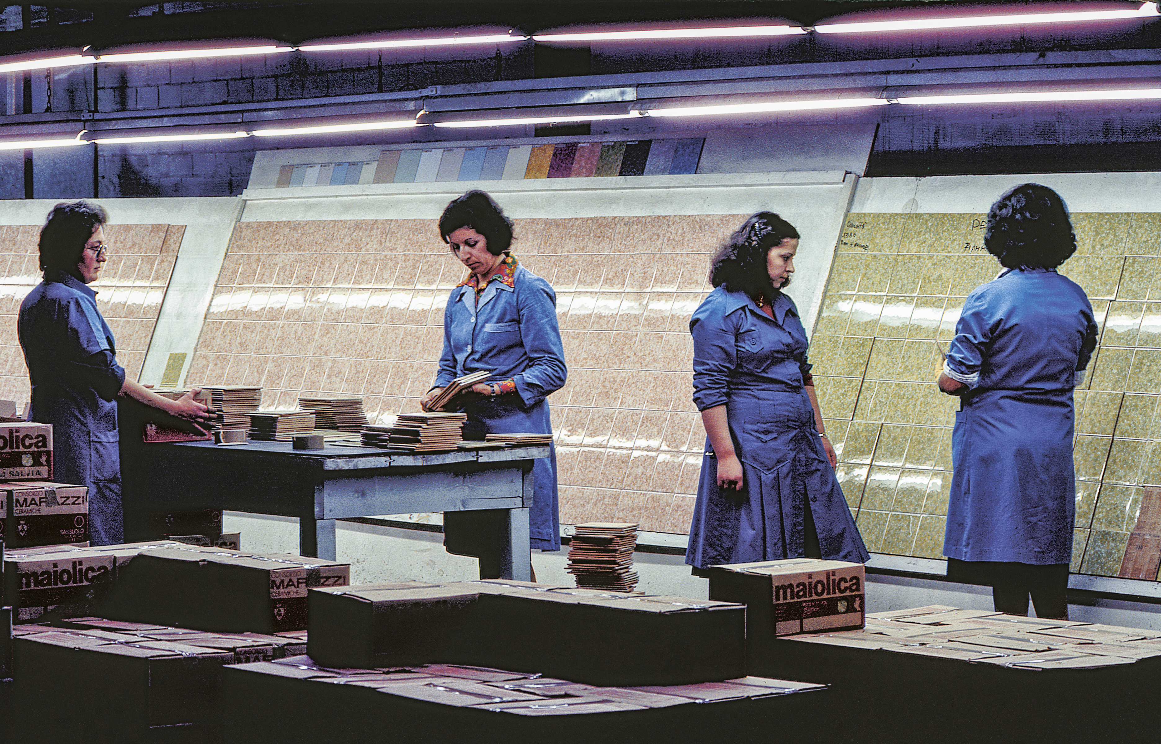 quand-gianni-berengo-gardin-transformait-une-usine-de-ceramique-en-oeuvre-dart-industriel-marazzi-ideat-_