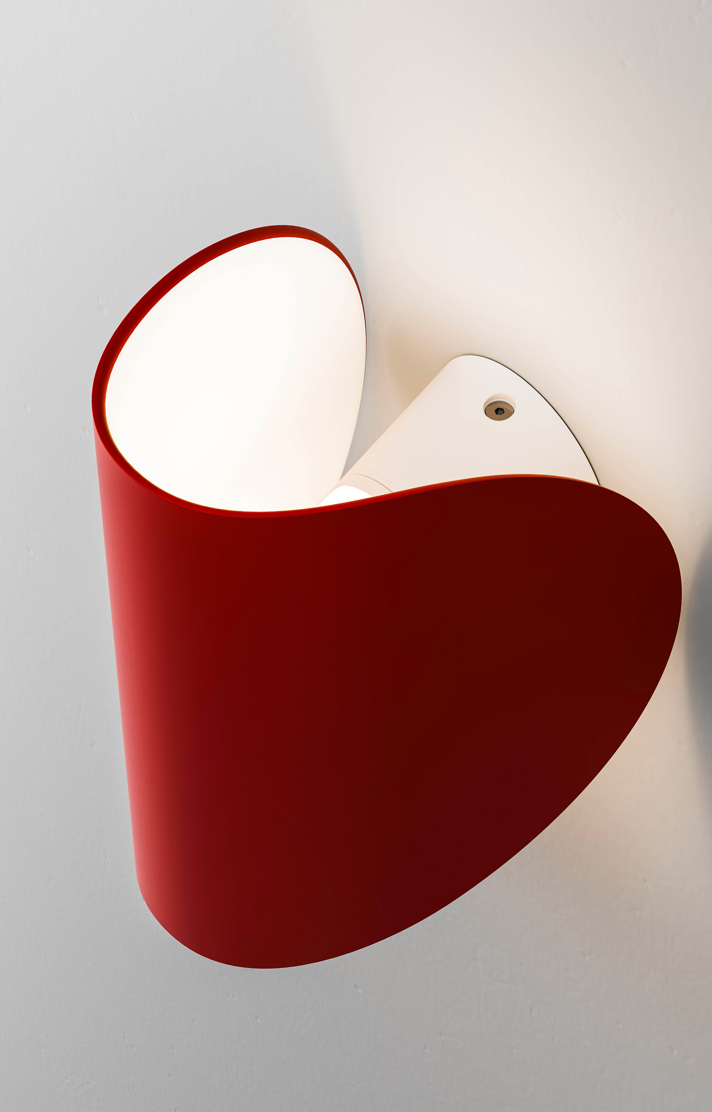 Couleur Cherry Red : comment adopter la teinte la plus tendance de la saison