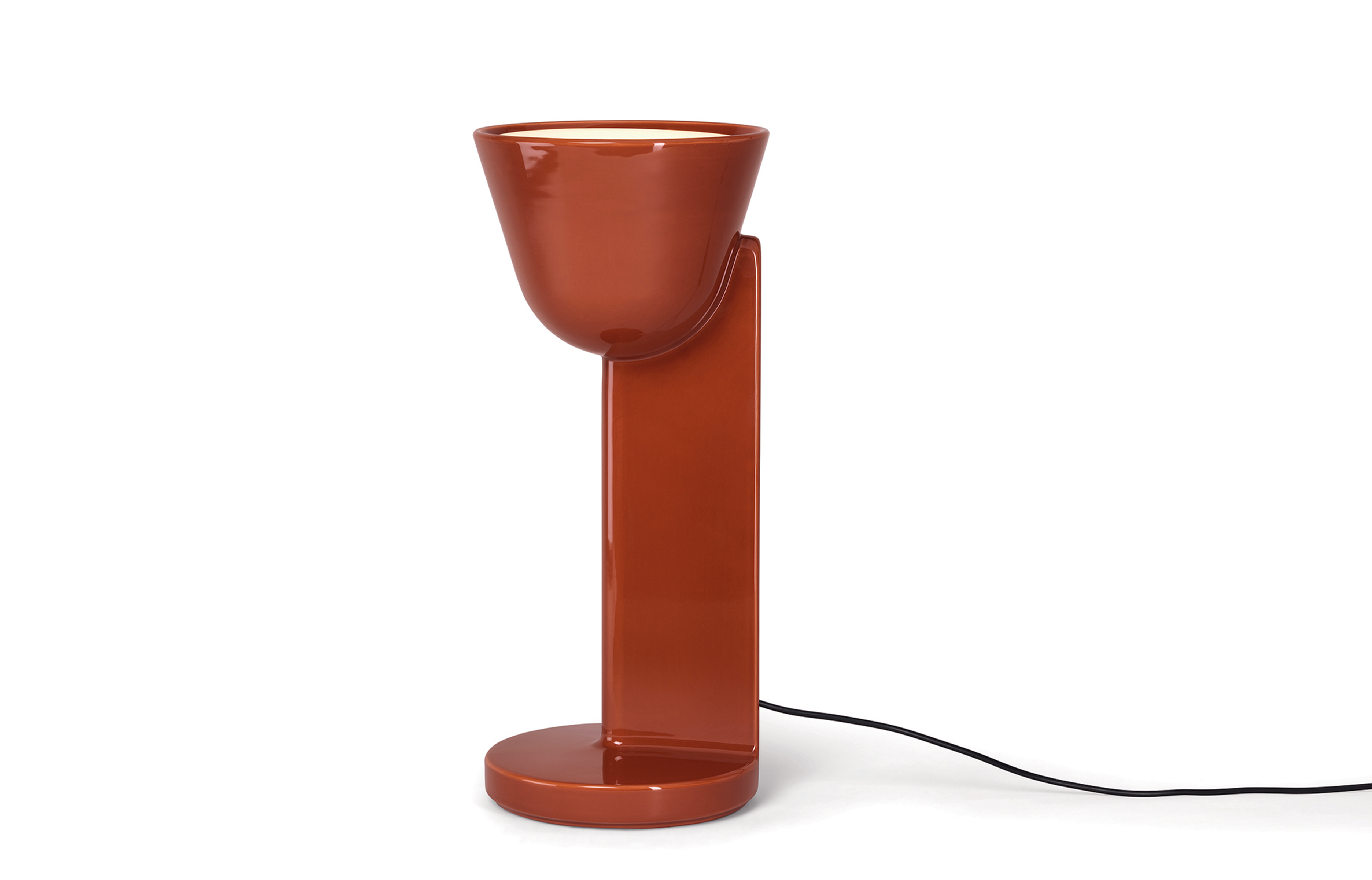 a renaissance de la céramique dans le design : pièces sculpturales et finitions glossy