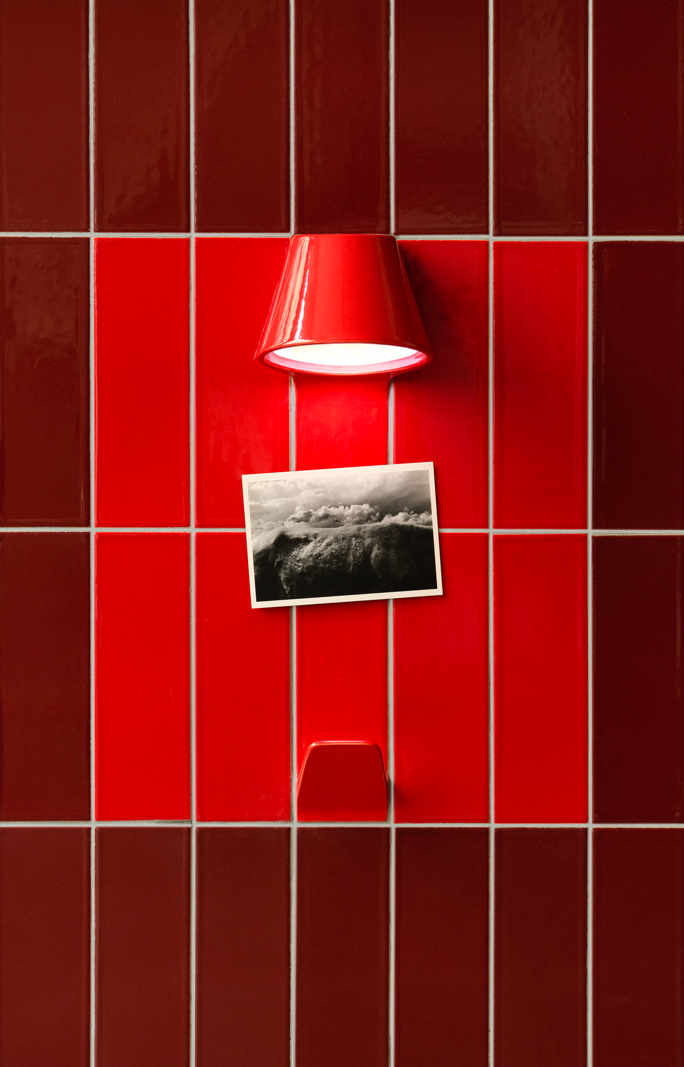 a renaissance de la céramique dans le design : pièces sculpturales et finitions glossy