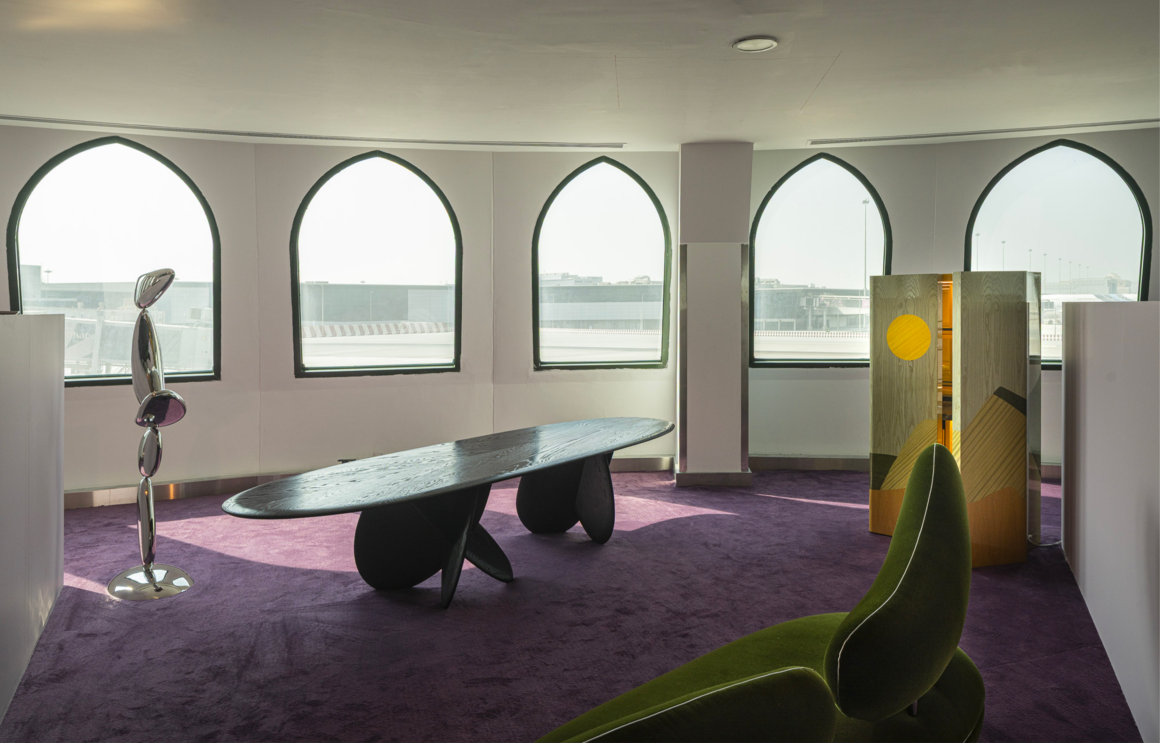 Dans un aéroport signé Paul Andreu, Nomad redéfinit la foire de design